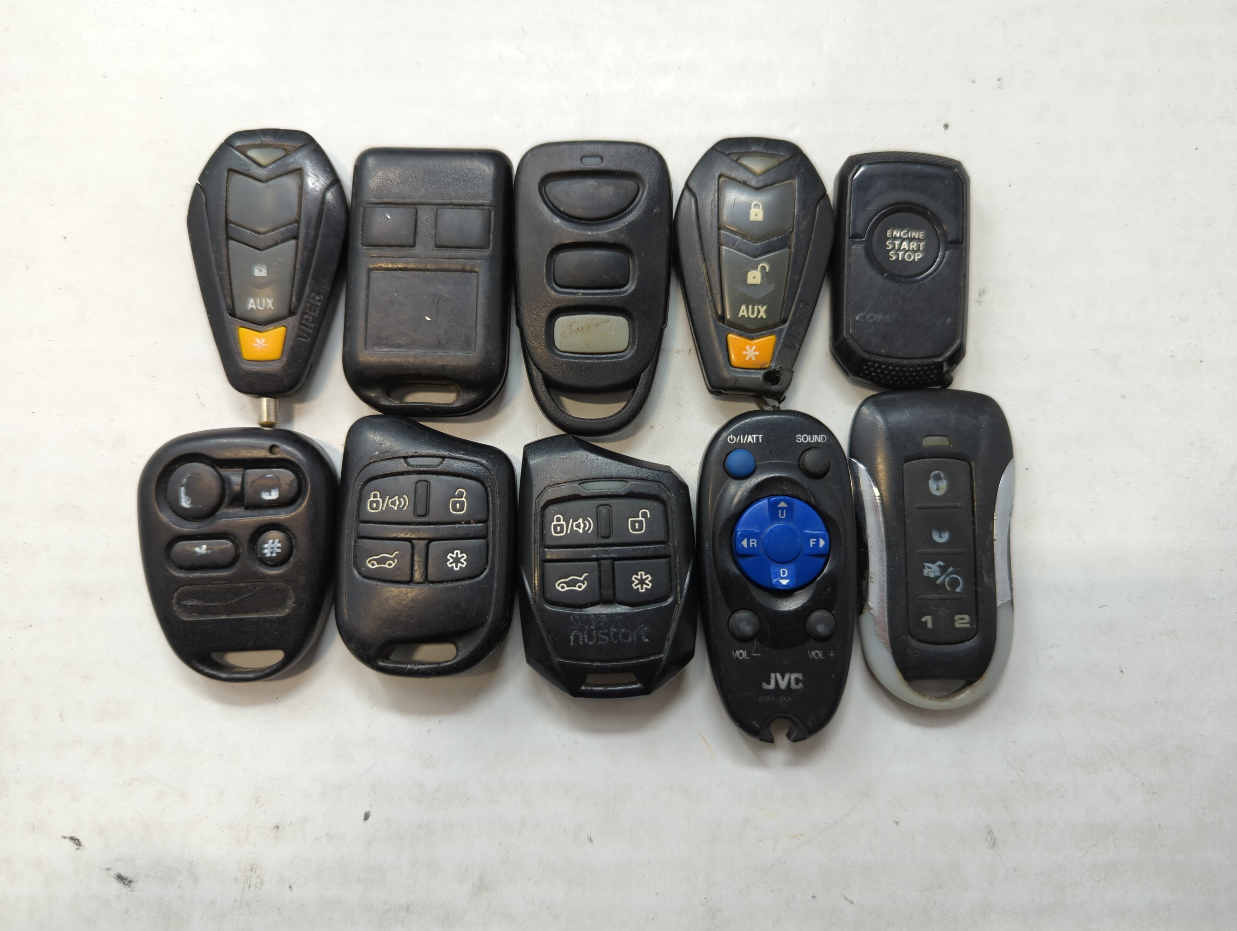 Picture of Lot of 10 Aftermarket Keyless Entry Remote Fob MIXED FCC IDS MIXED PART 563591
