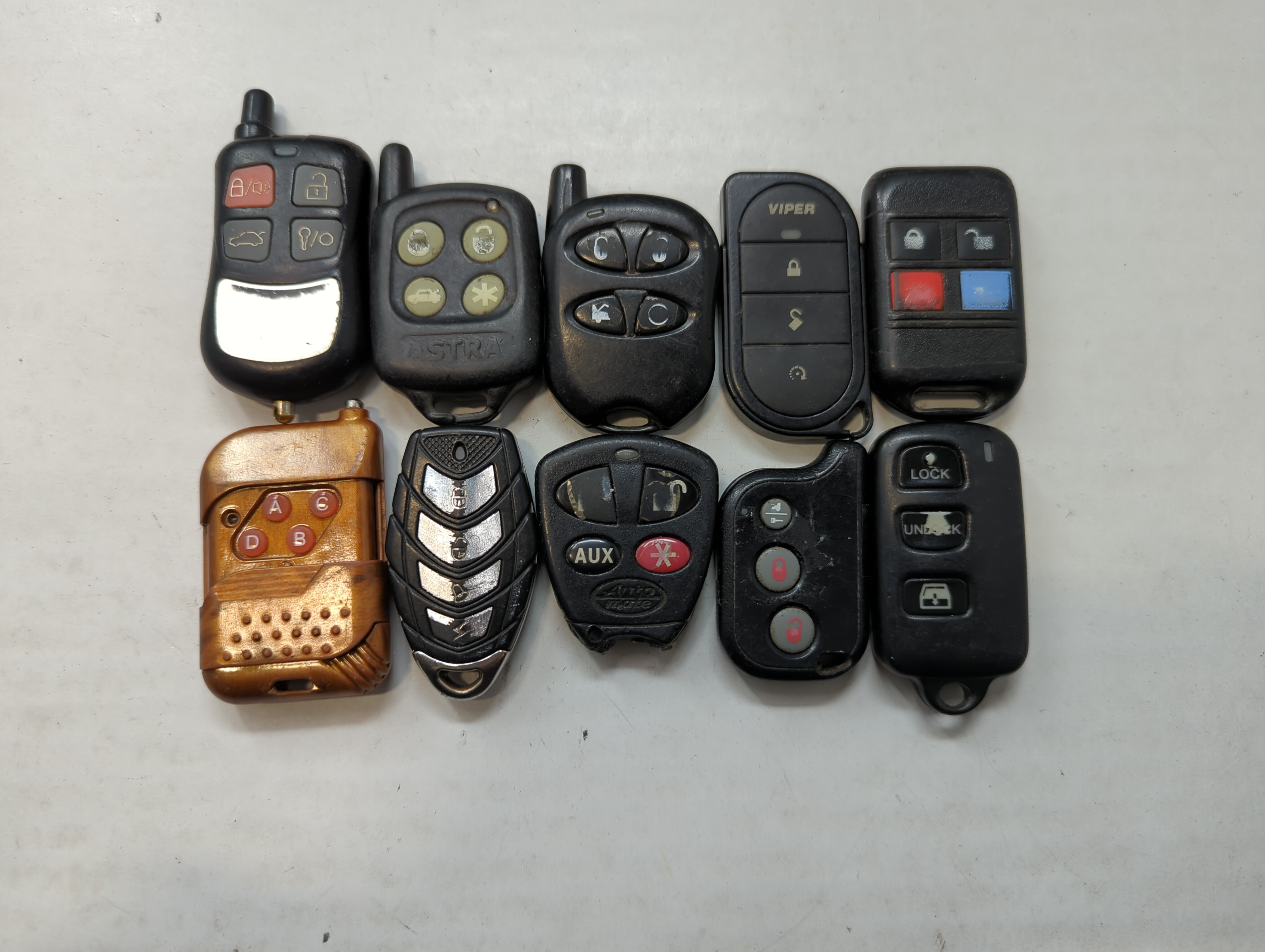 Picture of Lot of 10 Aftermarket Keyless Entry Remote Fob MIXED FCC IDS MIXED PART 563593