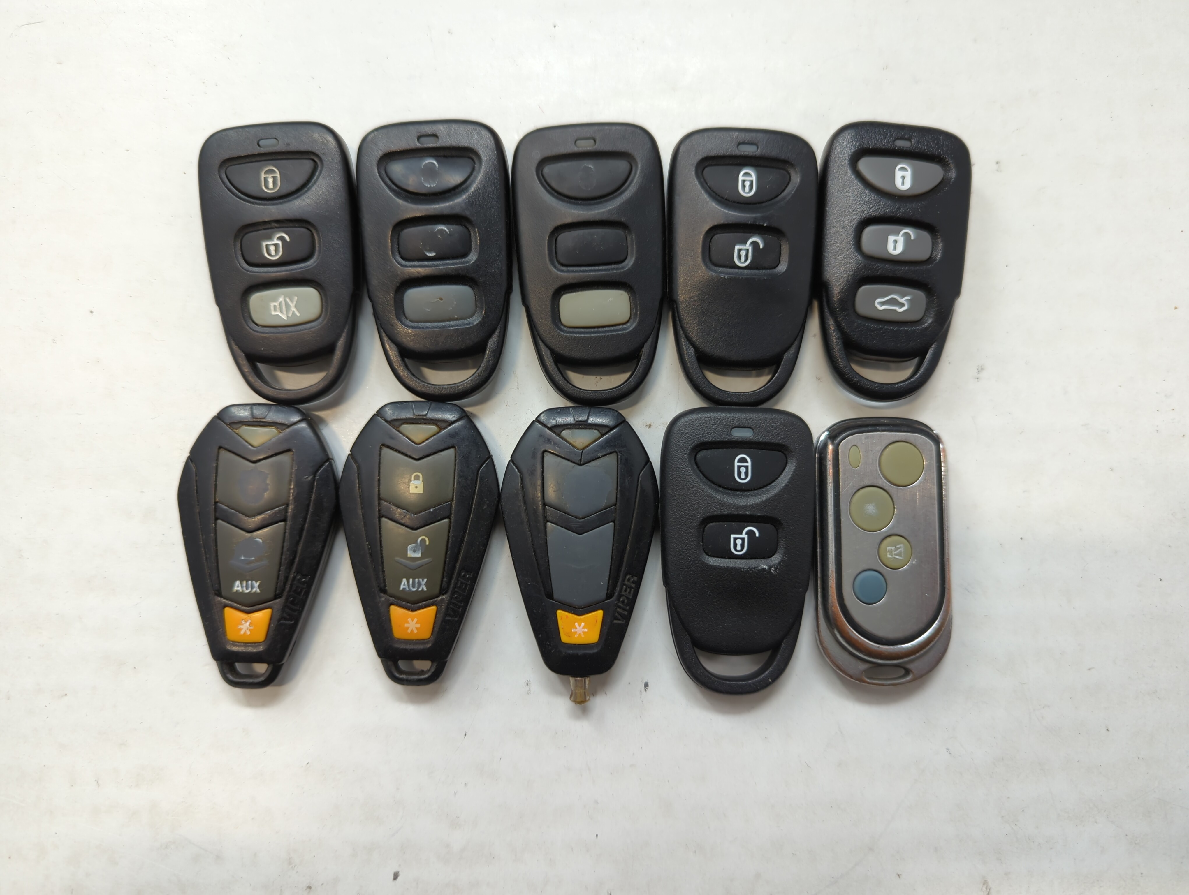 Picture of Lot of 10 Aftermarket Keyless Entry Remote Fob MIXED FCC IDS MIXED PART 563597