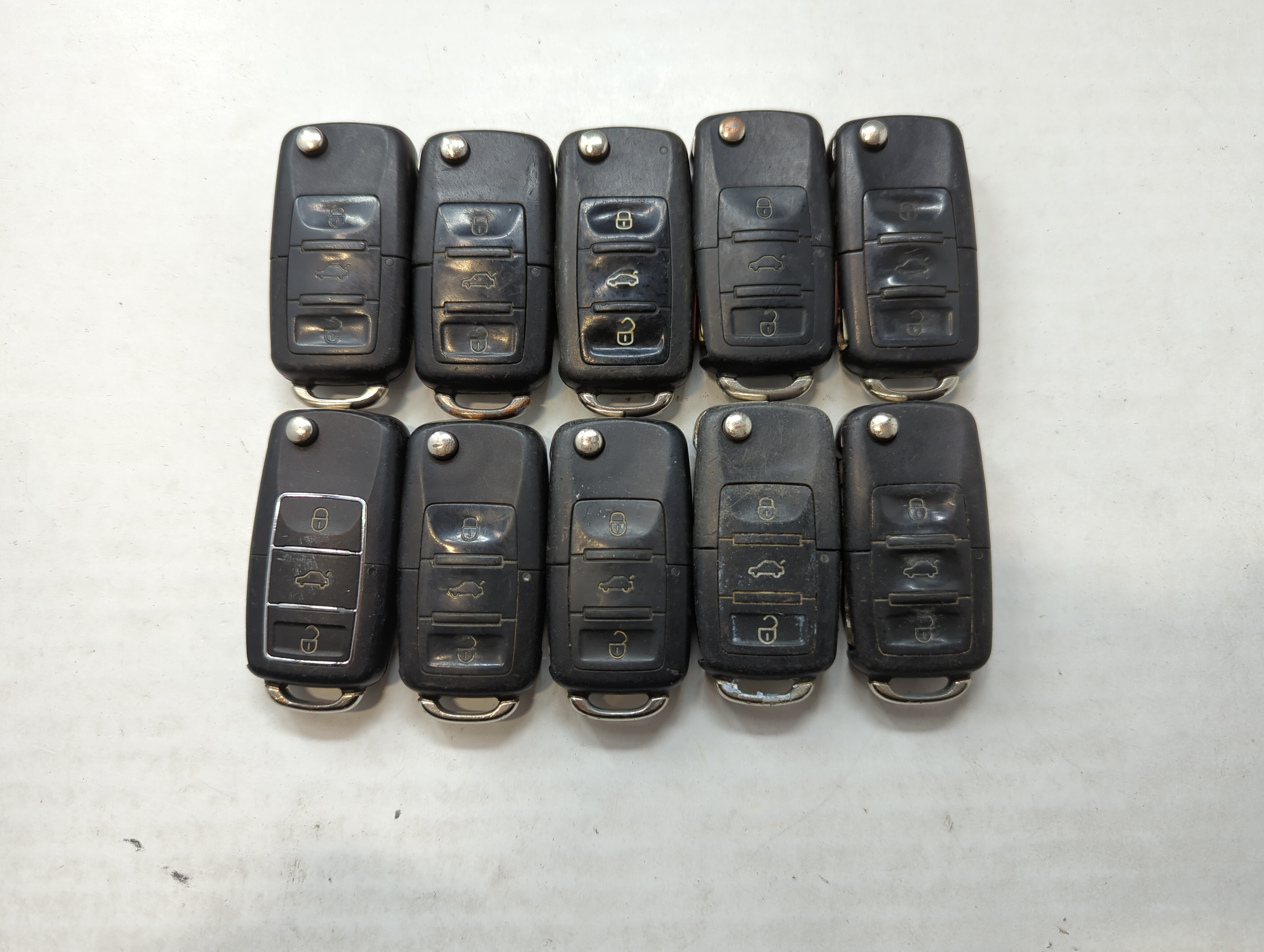 Picture of Lot of 10 Aftermarket Keyless Entry Remote Fob MIXED FCC IDS MIXED PART 563634