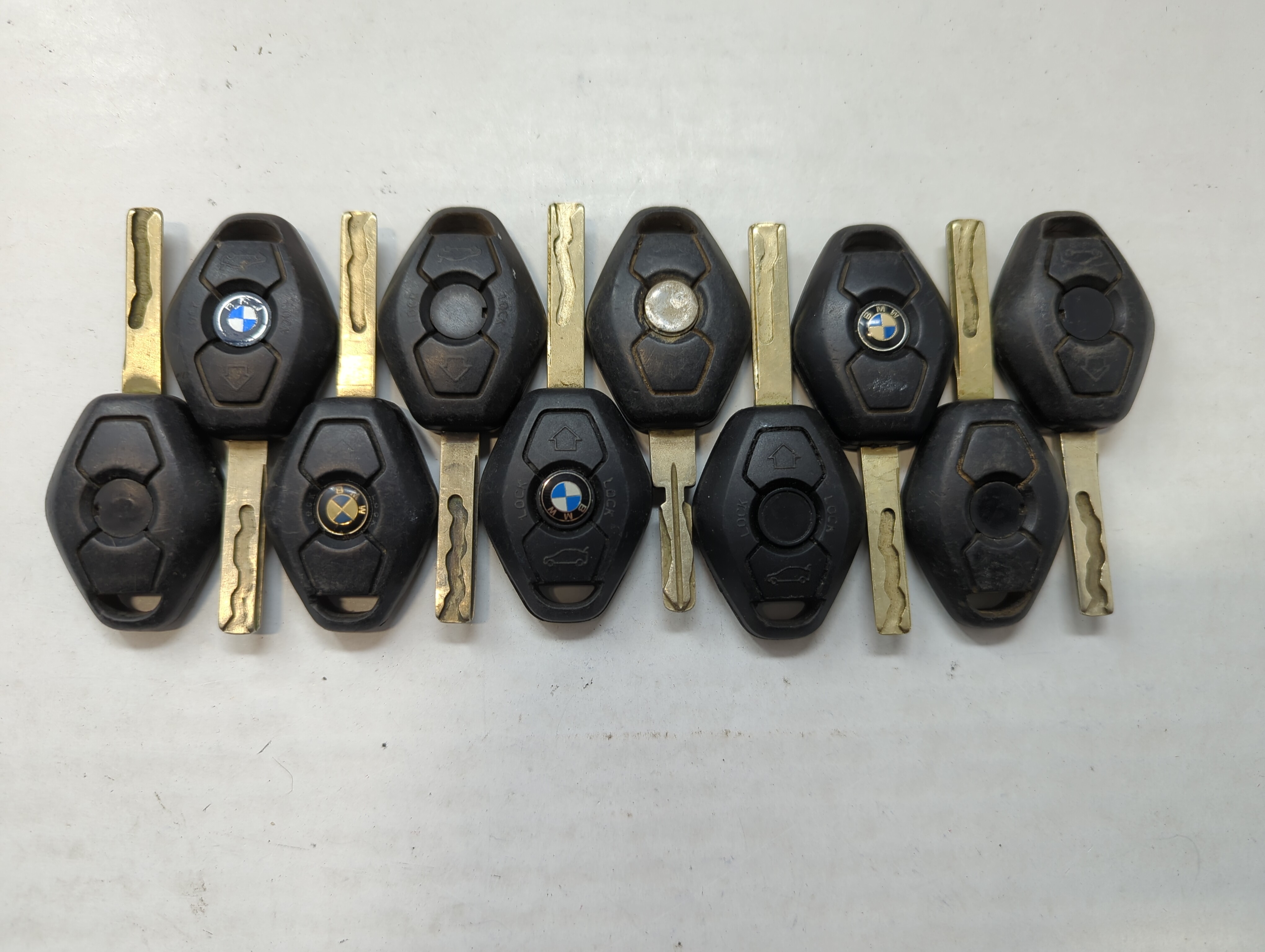 Picture of Lot of 10 Bmw Keyless Entry Remote Fob LX8 FZV MIXED PART NUMBERS 563685