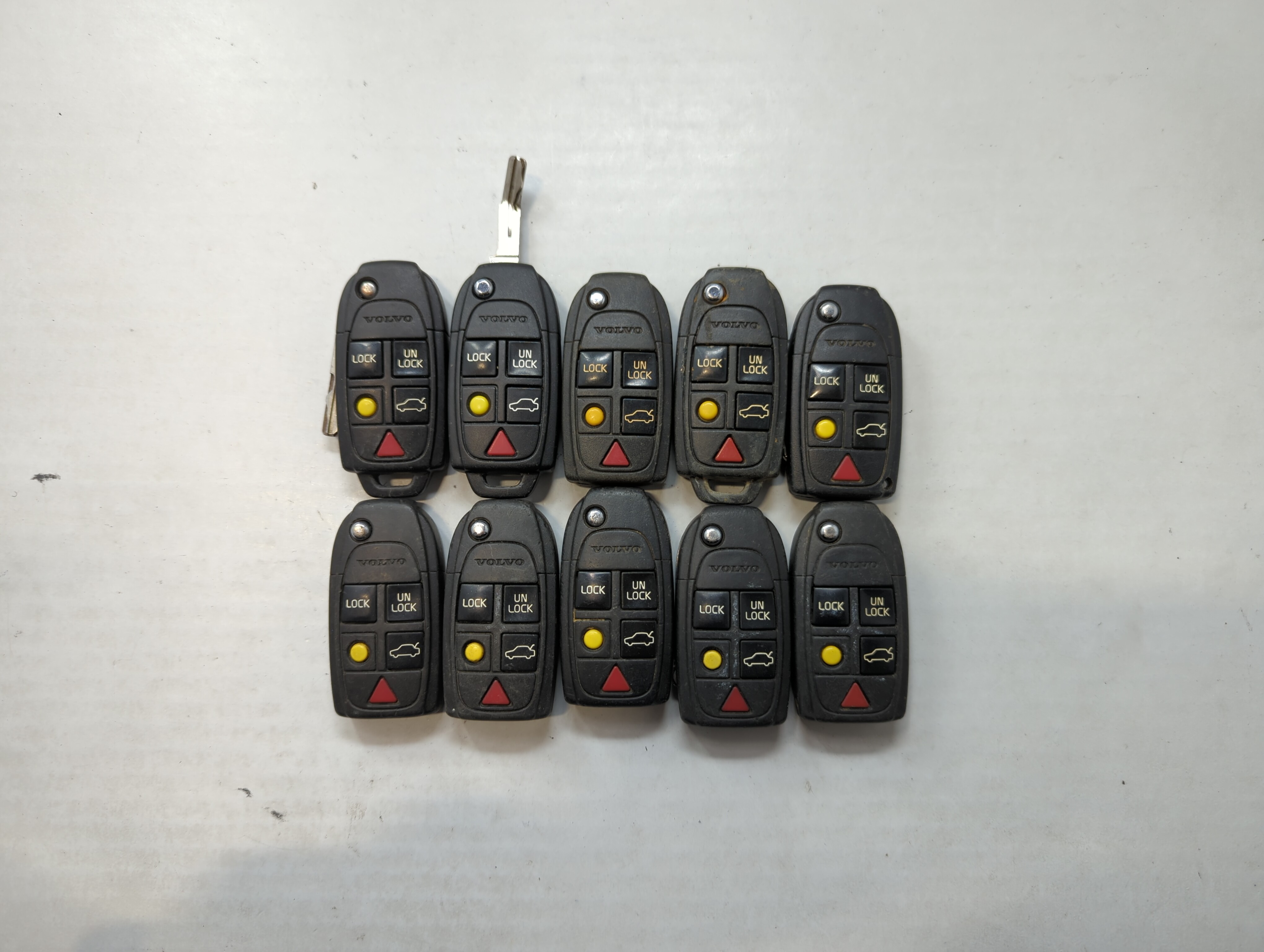 Picture of Lot of 10 Volvo Keyless Entry Remote Fob LQNP2T-APU MIXED PART NUMBERS 563773