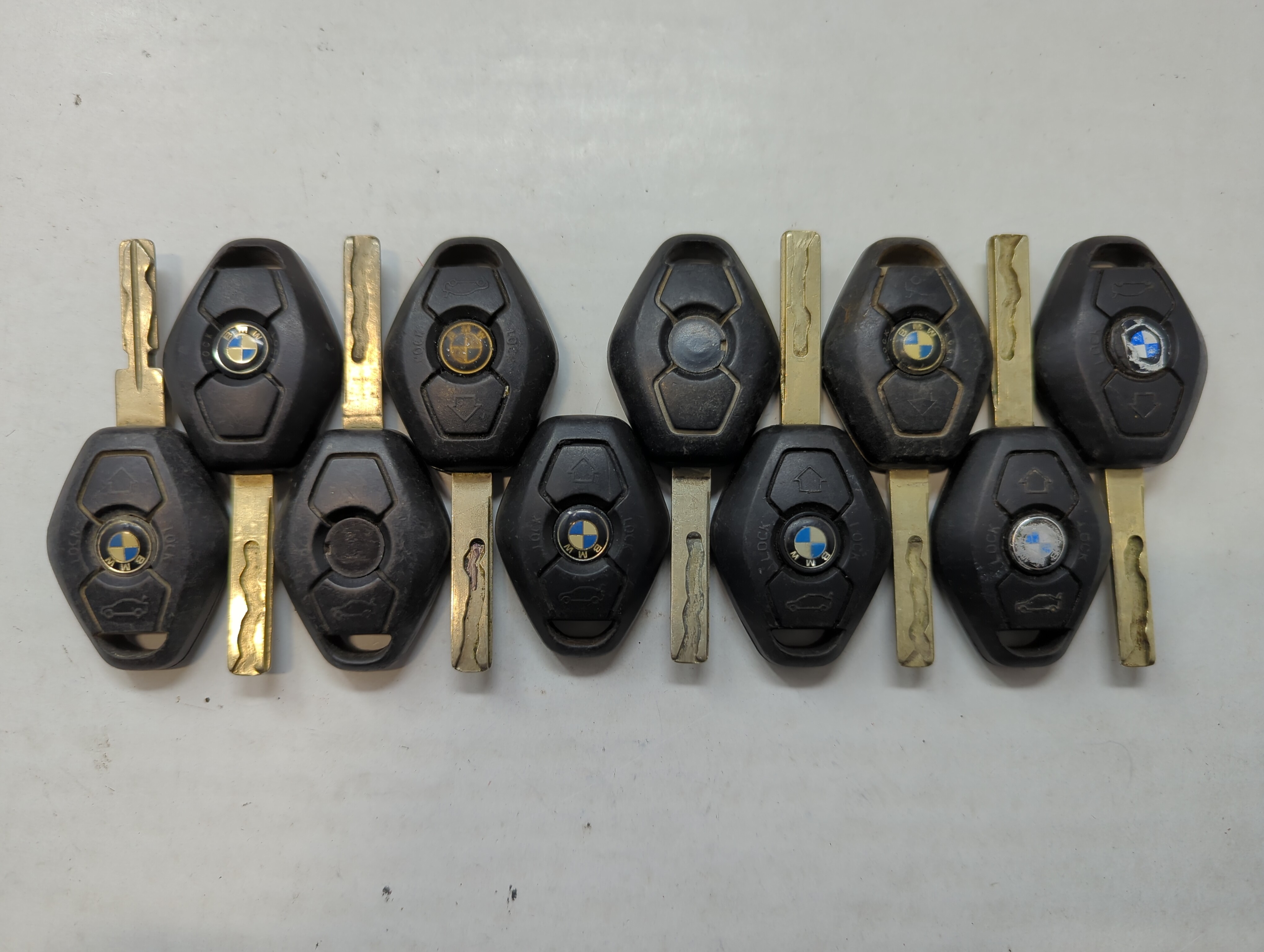 Picture of Lot of 10 Bmw Keyless Entry Remote Fob LX8 FZV MIXED PART NUMBERS 563787