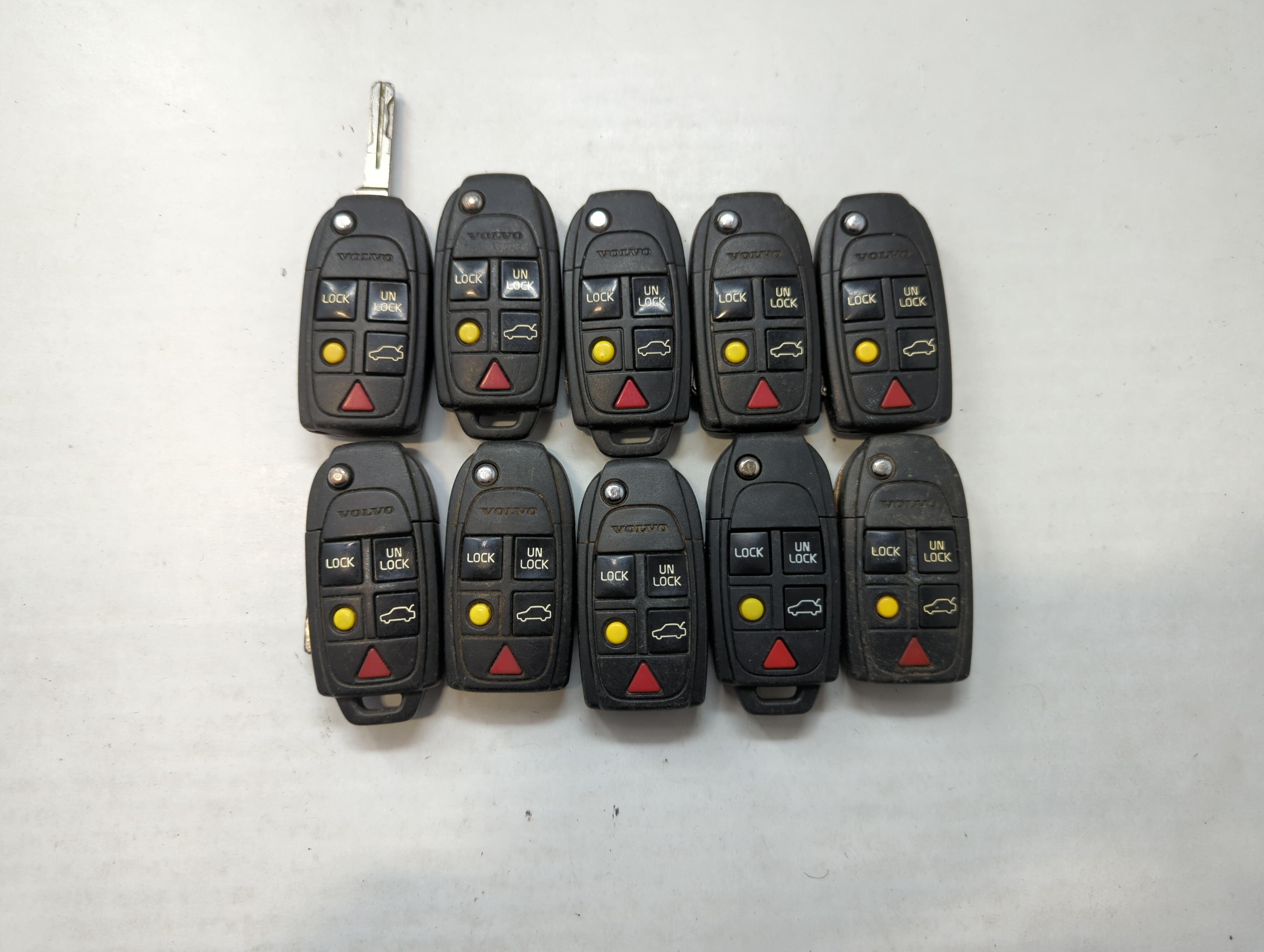 Picture of Lot of 10 Volvo Keyless Entry Remote Fob LQNP2T-APU MIXED PART NUMBERS 563789