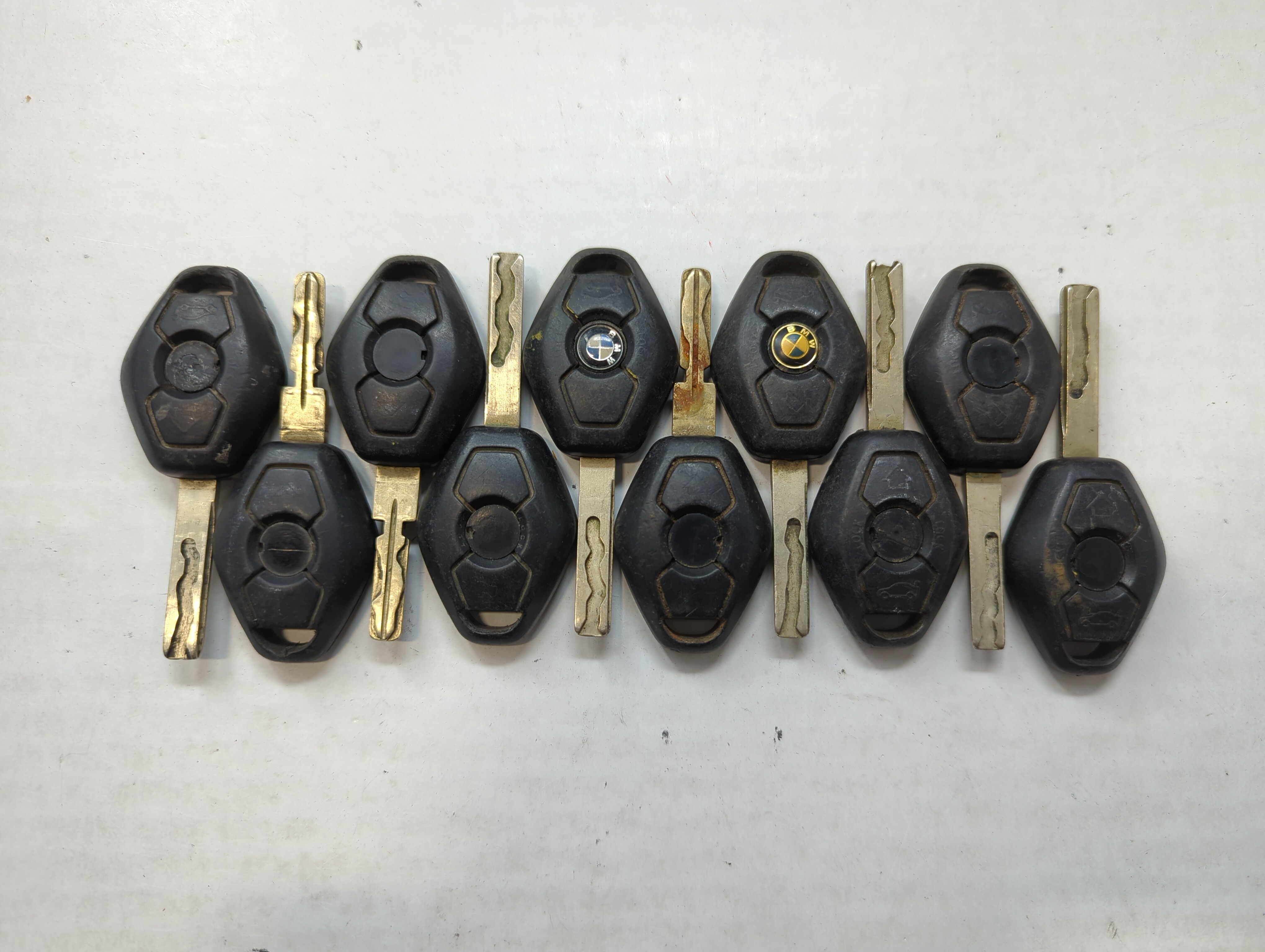 Picture of Lot of 10 Bmw Keyless Entry Remote Fob LX8 FZV MIXED PART NUMBERS 563794