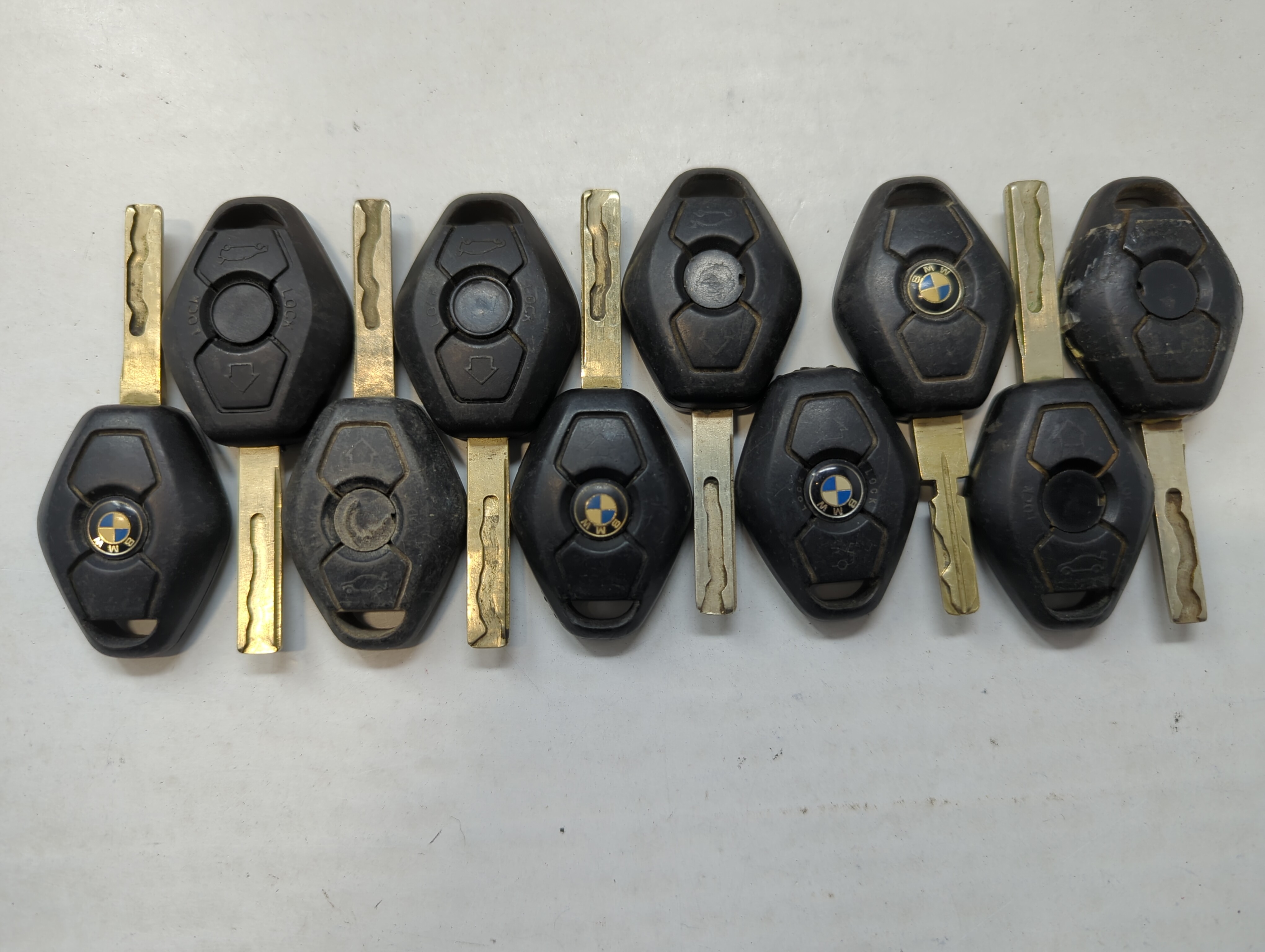Picture of Lot of 10 Bmw Keyless Entry Remote Fob LX8 FZV MIXED PART NUMBERS 563795