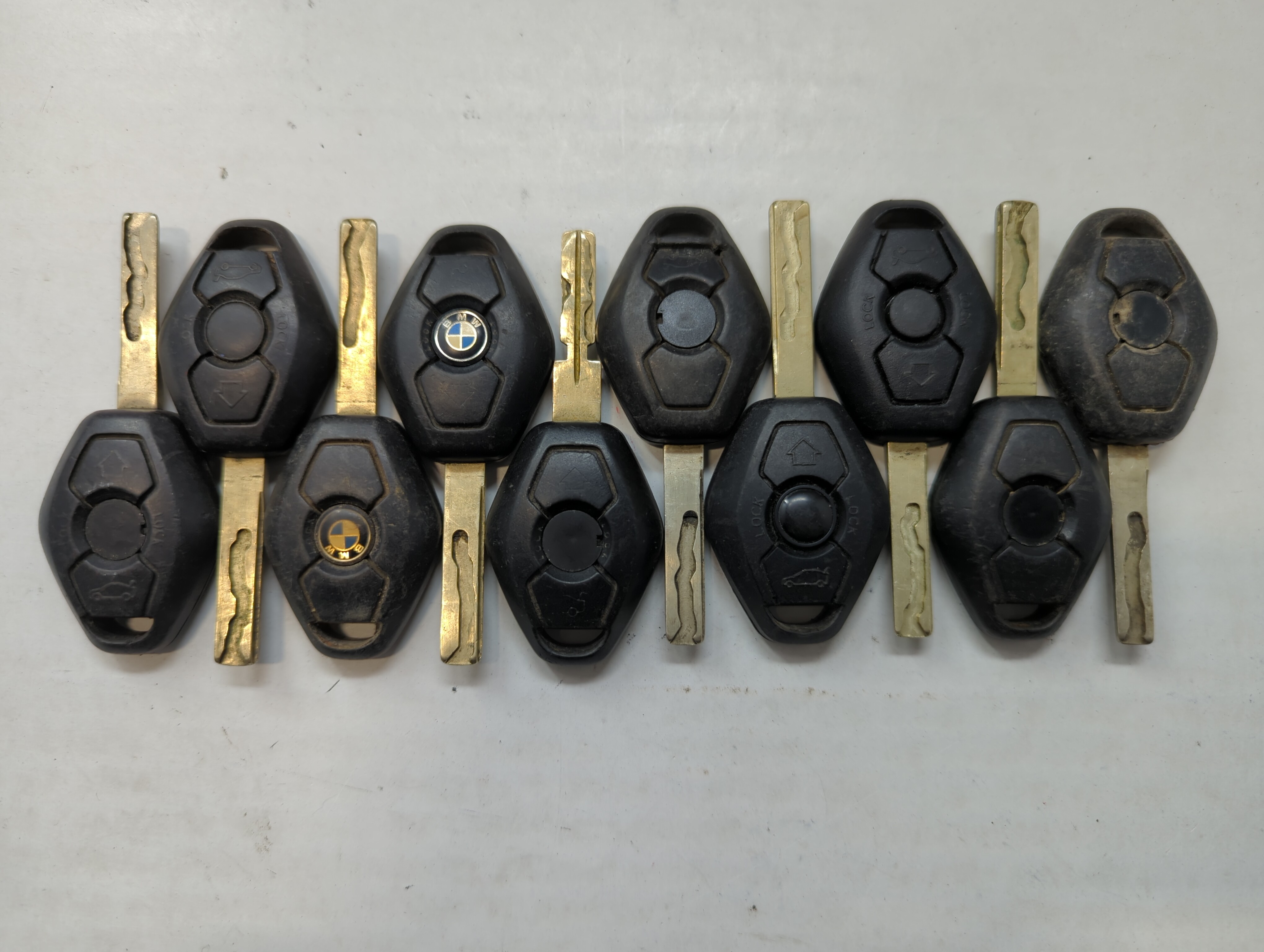 Picture of Lot of 10 Bmw Keyless Entry Remote Fob LX8 FZV MIXED PART NUMBERS 563871