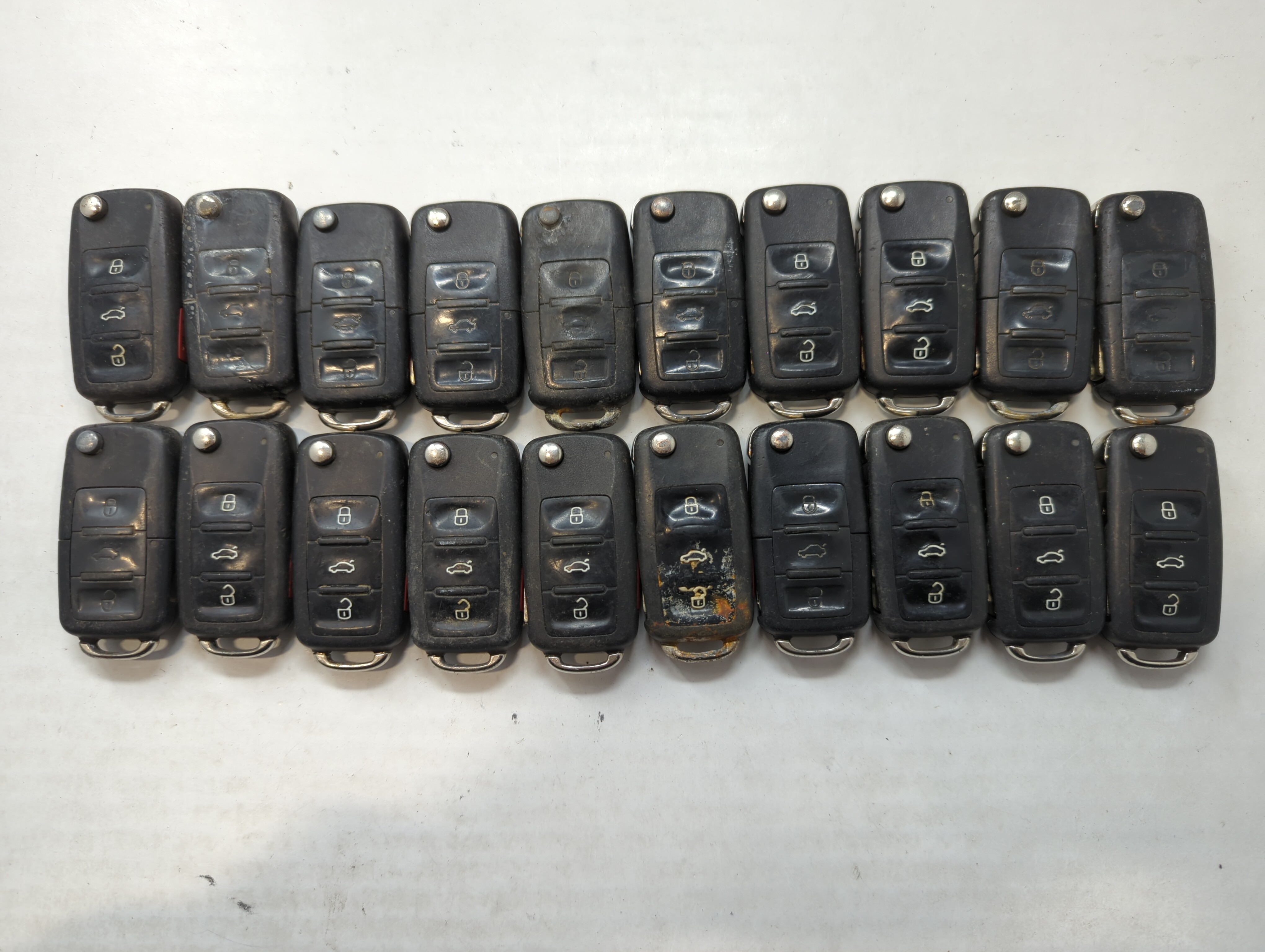 Lot of 20 Volkswagen Keyless Entry Remote Fob NBG8137T | NBG735868T 563993 - Oemusedautoparts1.com