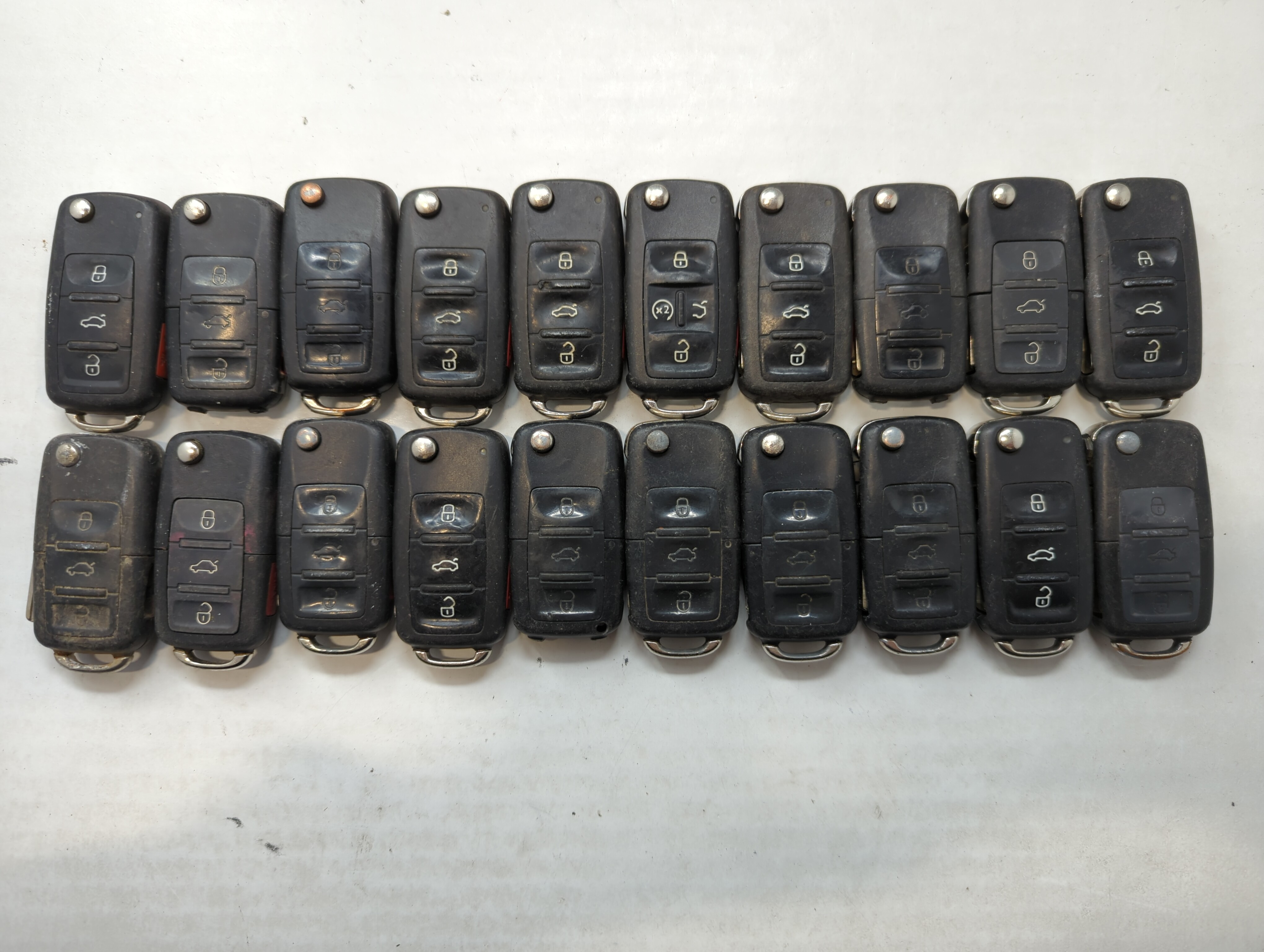 Lot of 20 Volkswagen Keyless Entry Remote Fob NBG8137T | NBG735868T 564001 - Oemusedautoparts1.com