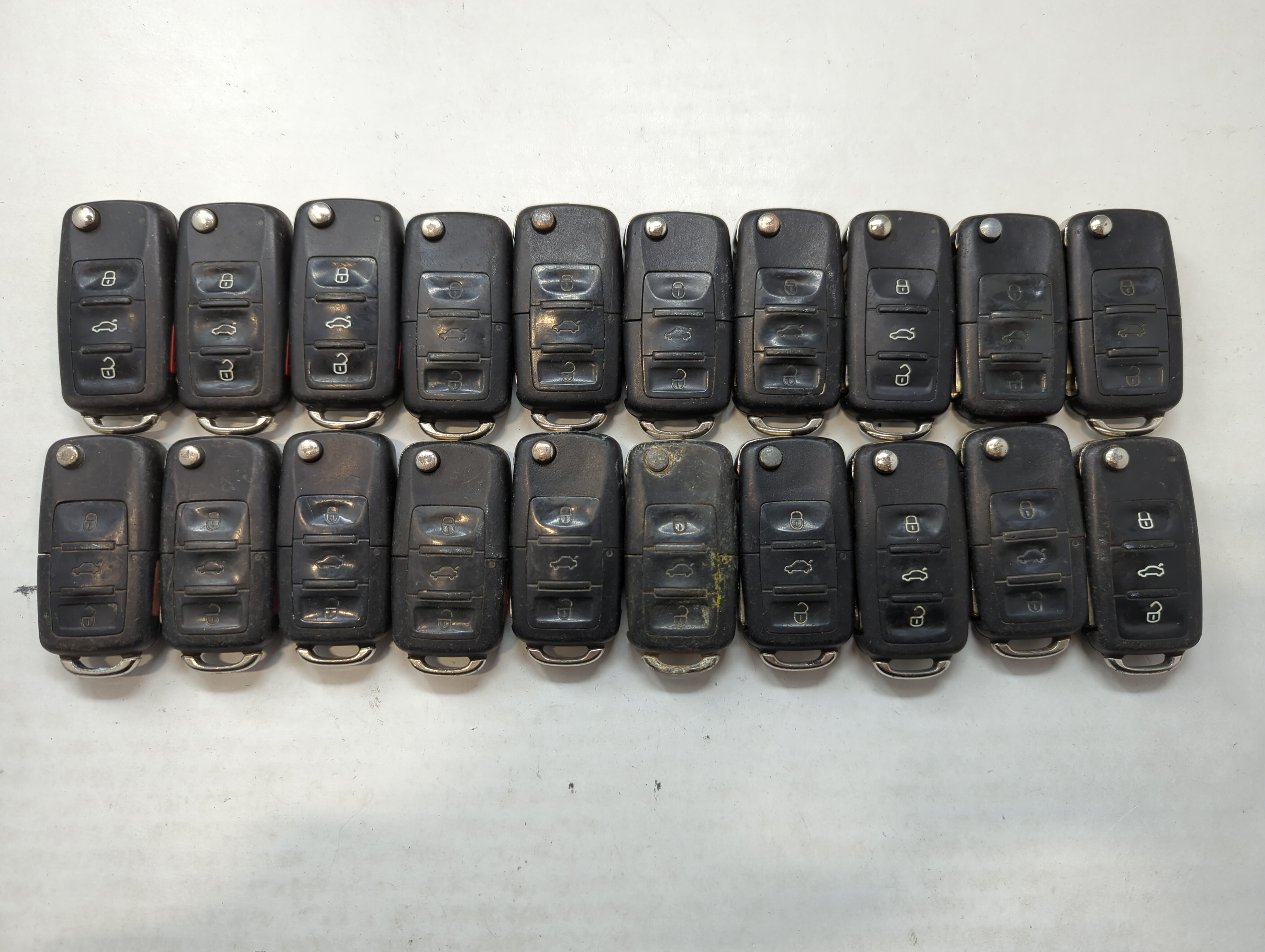 Lot of 20 Volkswagen Keyless Entry Remote Fob NBG8137T | NBG735868T 564007 - Oemusedautoparts1.com