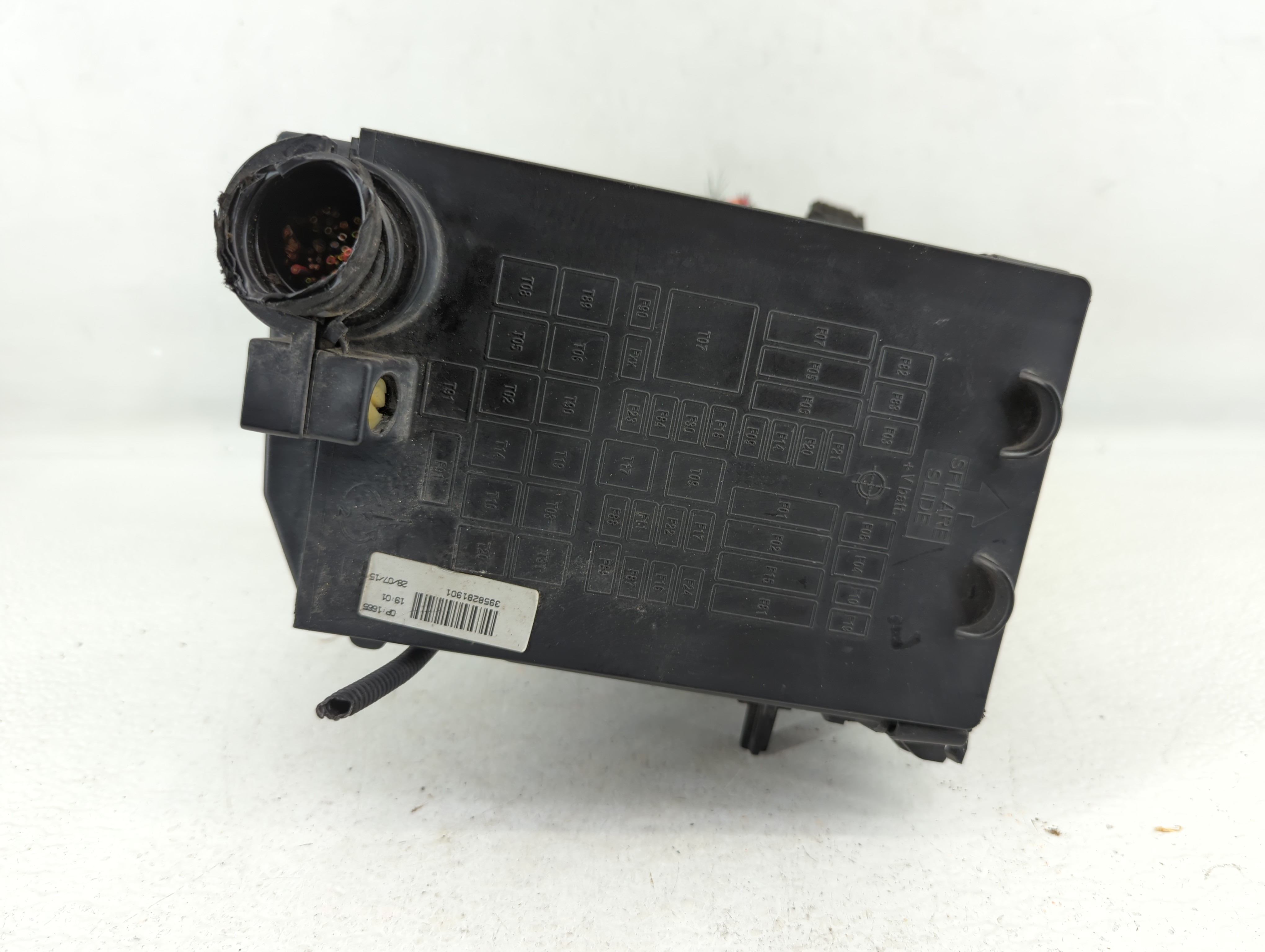 Picture of 2015-2021 Jeep Renegade Fusebox Fuse Box Relay Module 52027004 564434