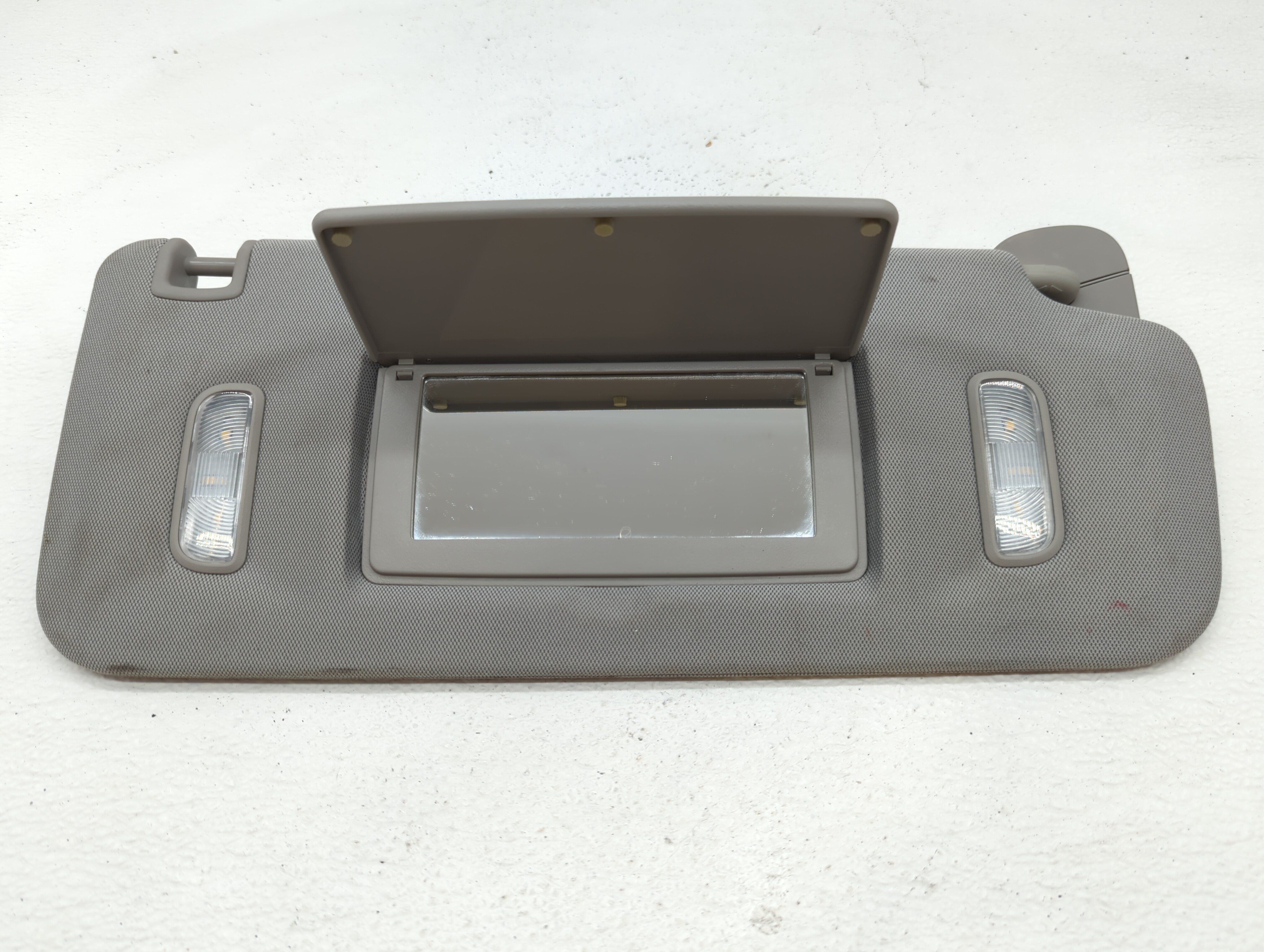 2014 Chevrolet Silverado 1500 Passenger Sun Visor Mirror Right Sunvisor 564691 - Oemusedautoparts1.com