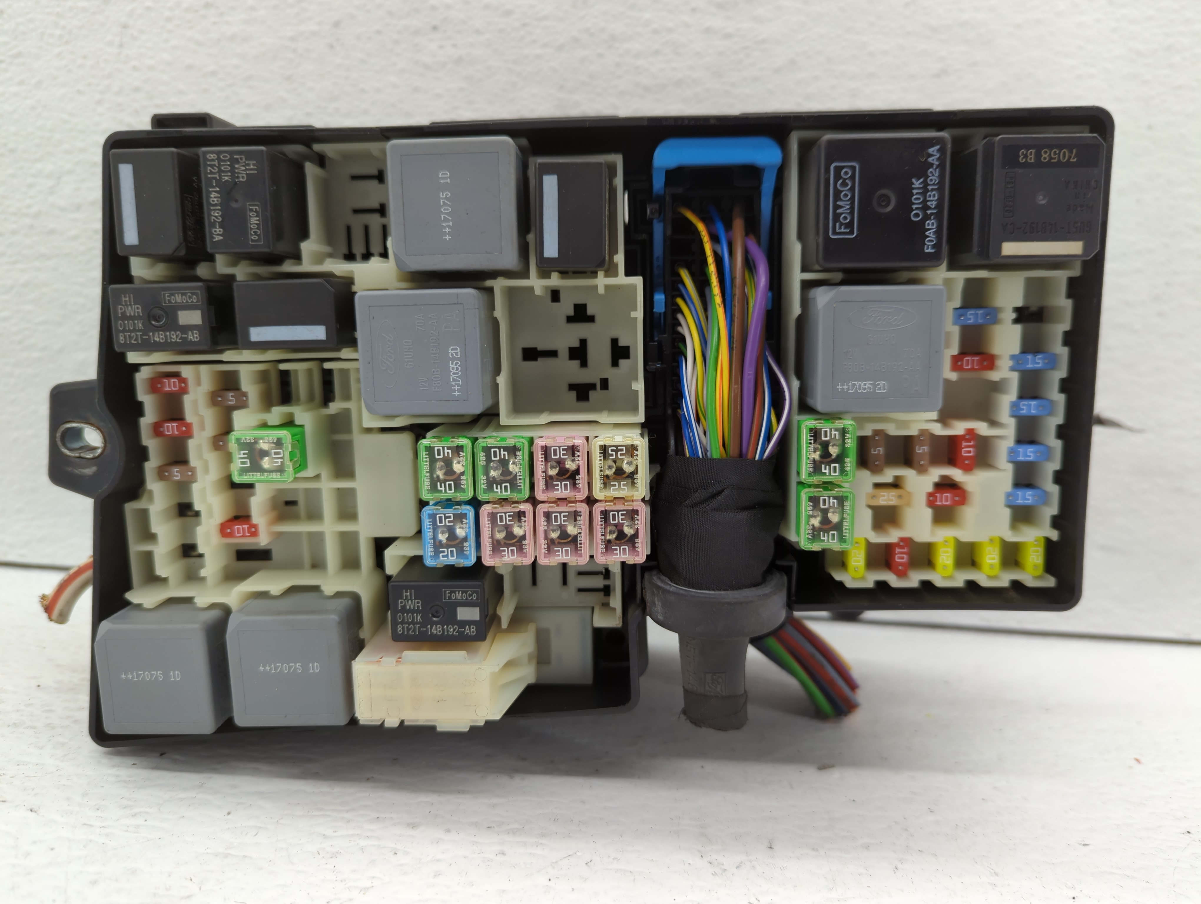 Picture of 2017-2017 Lincoln Mkc Fusebox Fuse Box Relay Module Av6t-14a067-ad 565251