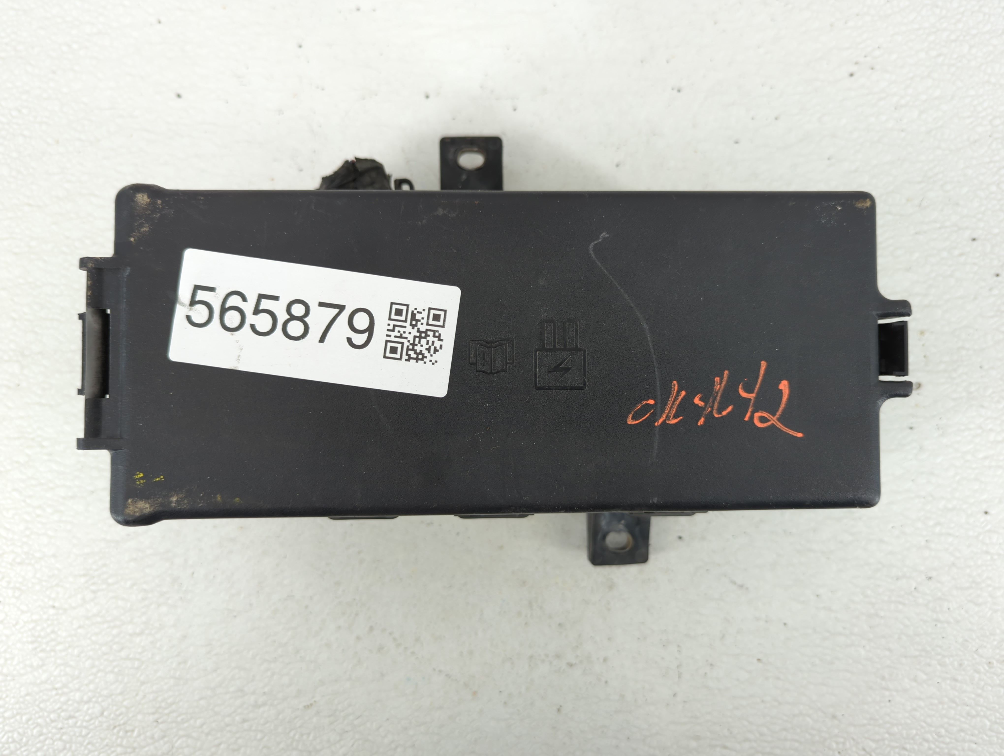 Picture of 2012-2014 Ford Mustang Fusebox Fuse Box Relay Module Ar3t-14a003-ab 565879