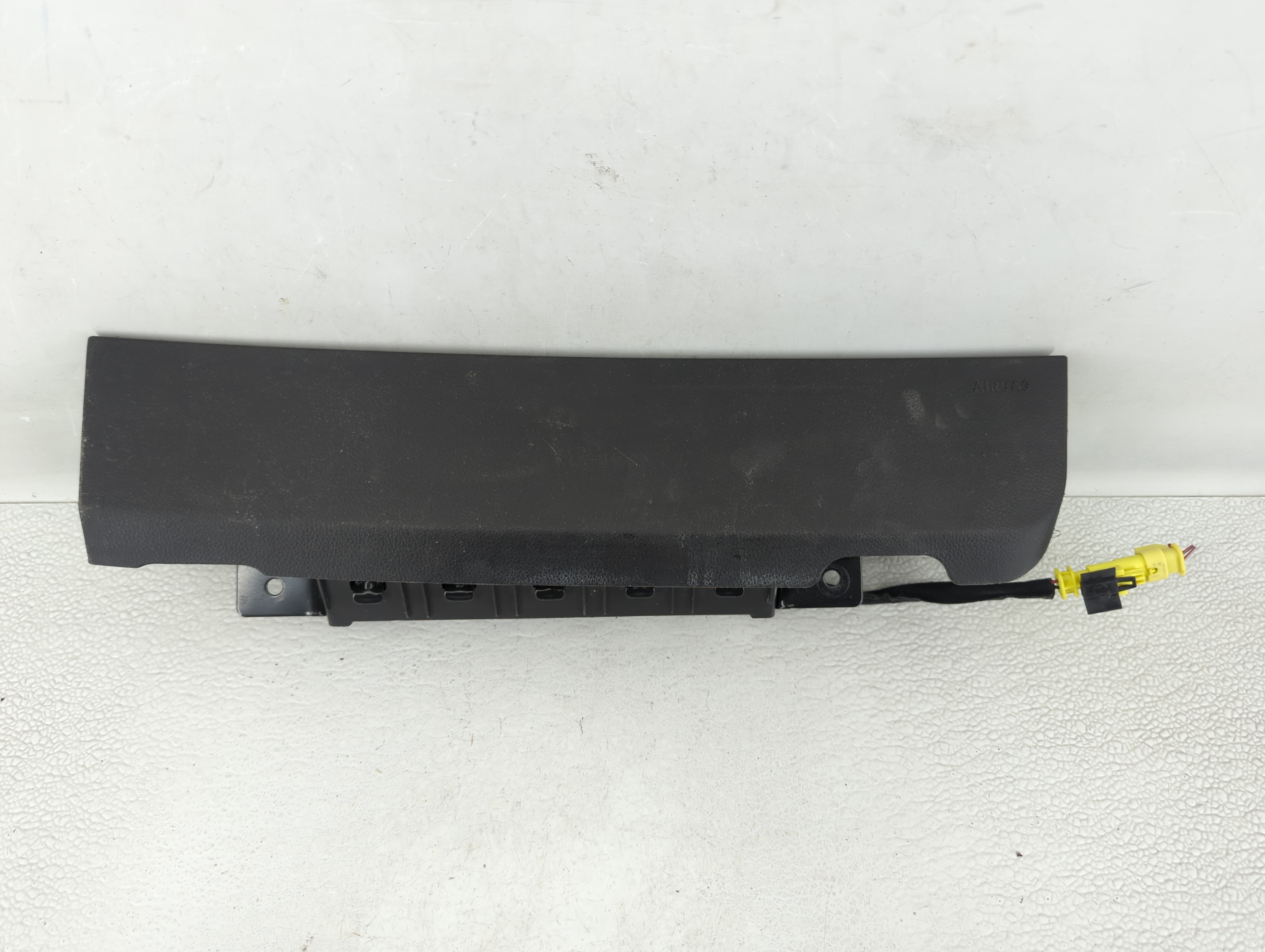 2013-2016 Chevrolet Cruze Air Bag Passenger Right Knee Oem 566661 - Oemusedautoparts1.com