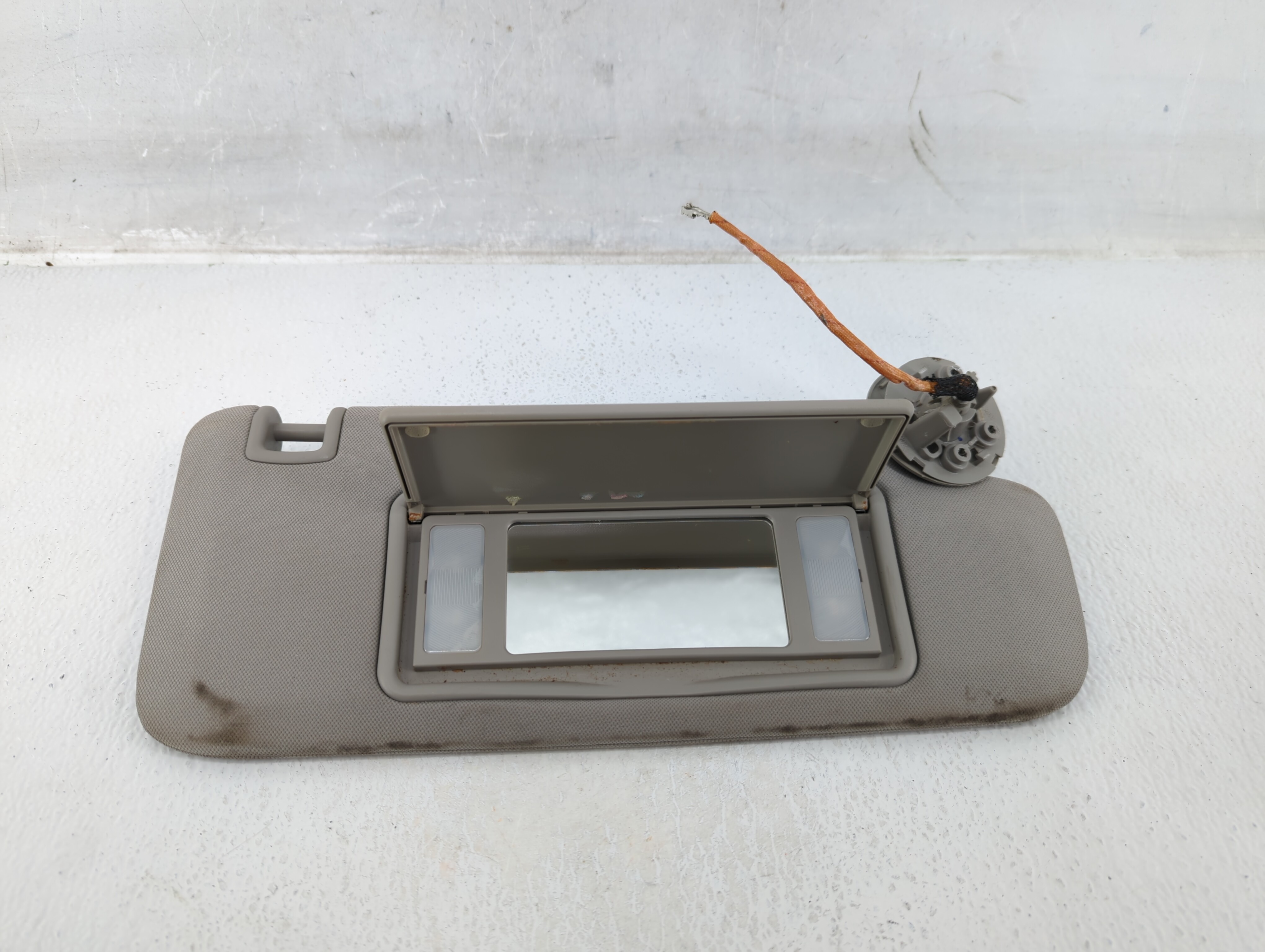 Picture of 2004-2012 Chevrolet Malibu Passenger Sun Visor Mirror Right Sunvisor Gray 567076