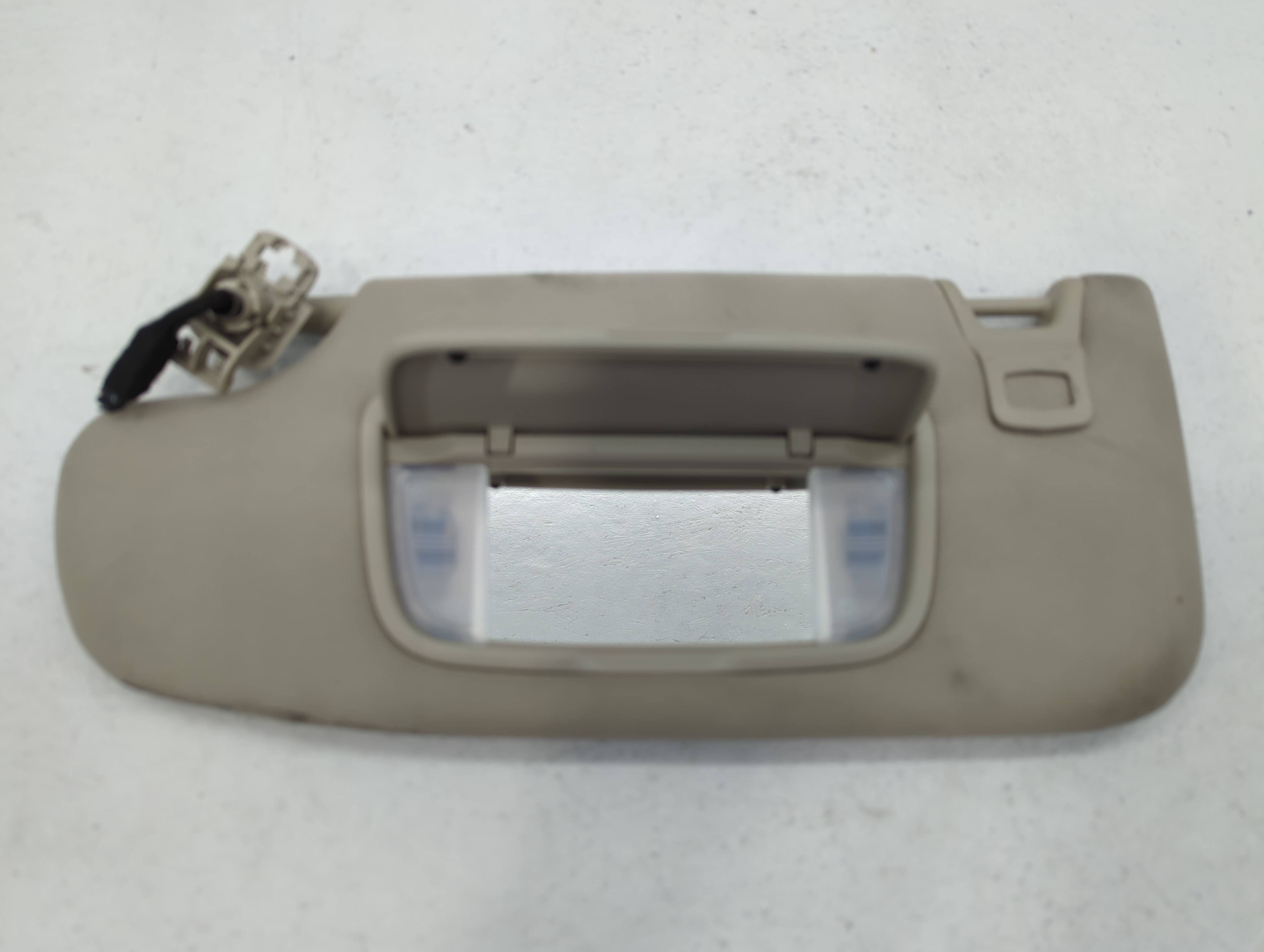 2017-2020 Ford Fusion Passenger Sun Visor Mirror Right Sunvisor Beige 567259 - Oemusedautoparts1.com