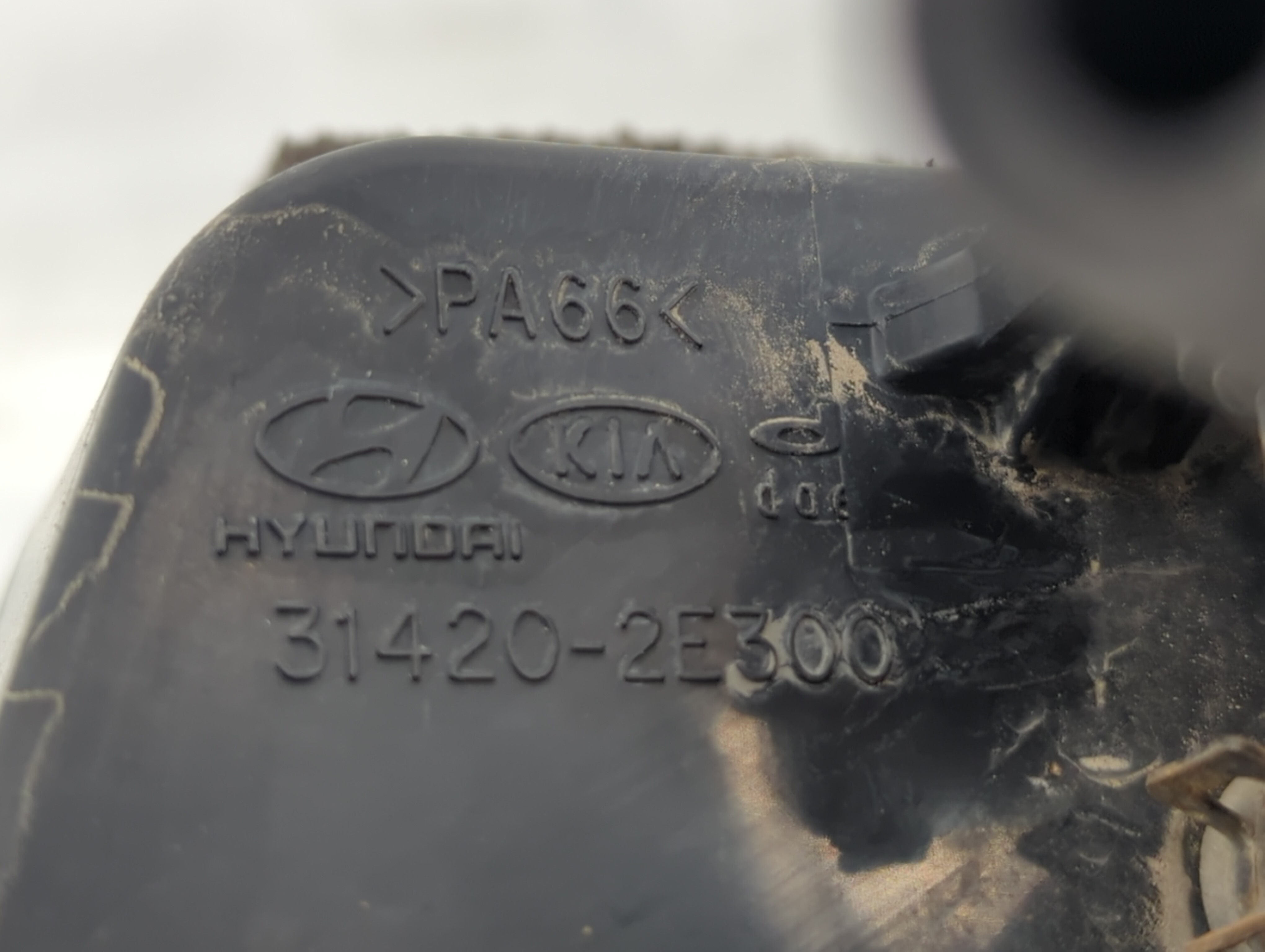 Picture of 2009 Kia Sportage Fuel Vapor Charcoal Canister Black 569210