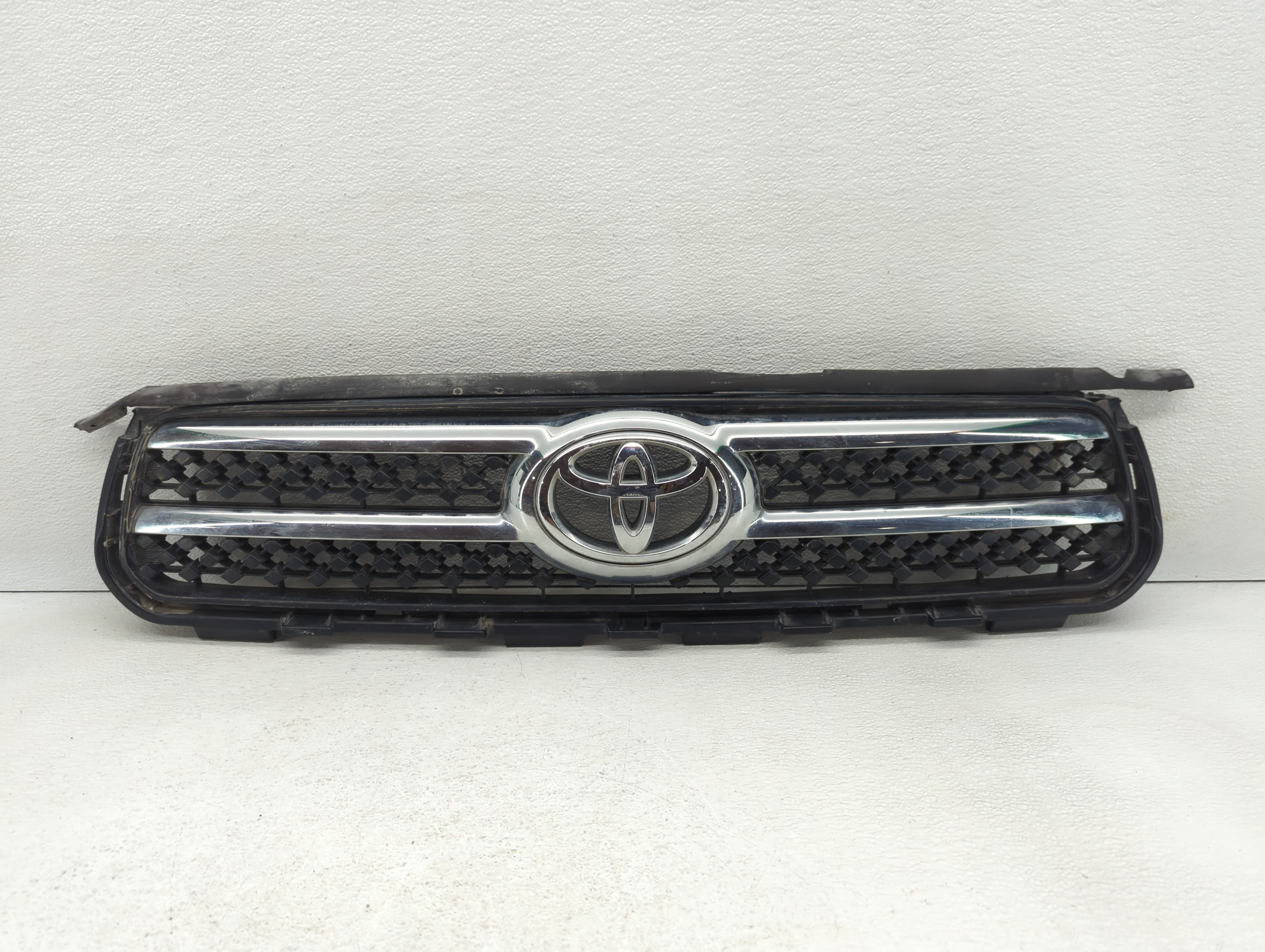 Picture of 2006-2008 Toyota Rav4 Front Bumper Grille Cover 569342
