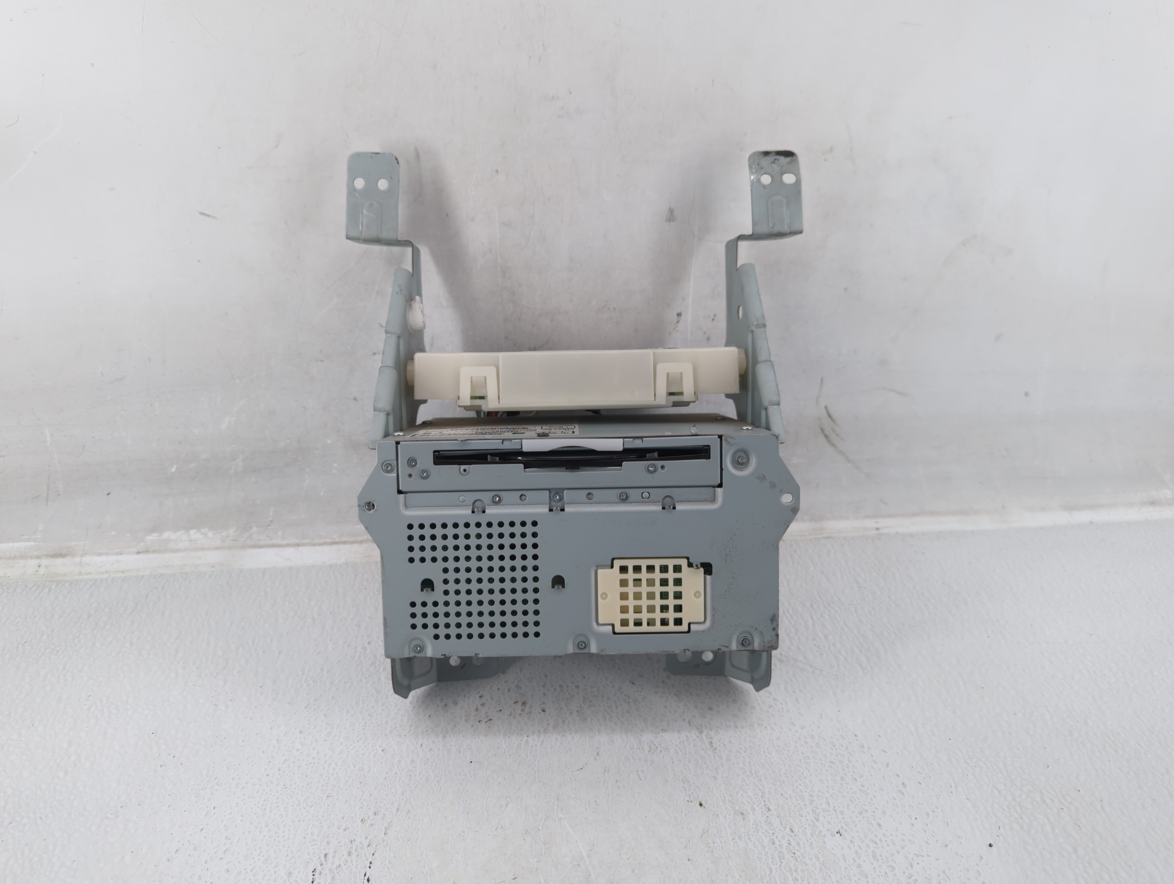2014-2014 Infiniti Qx80 Am Fm Cd Player Radio Receiver 569778 - Oemusedautoparts1.com