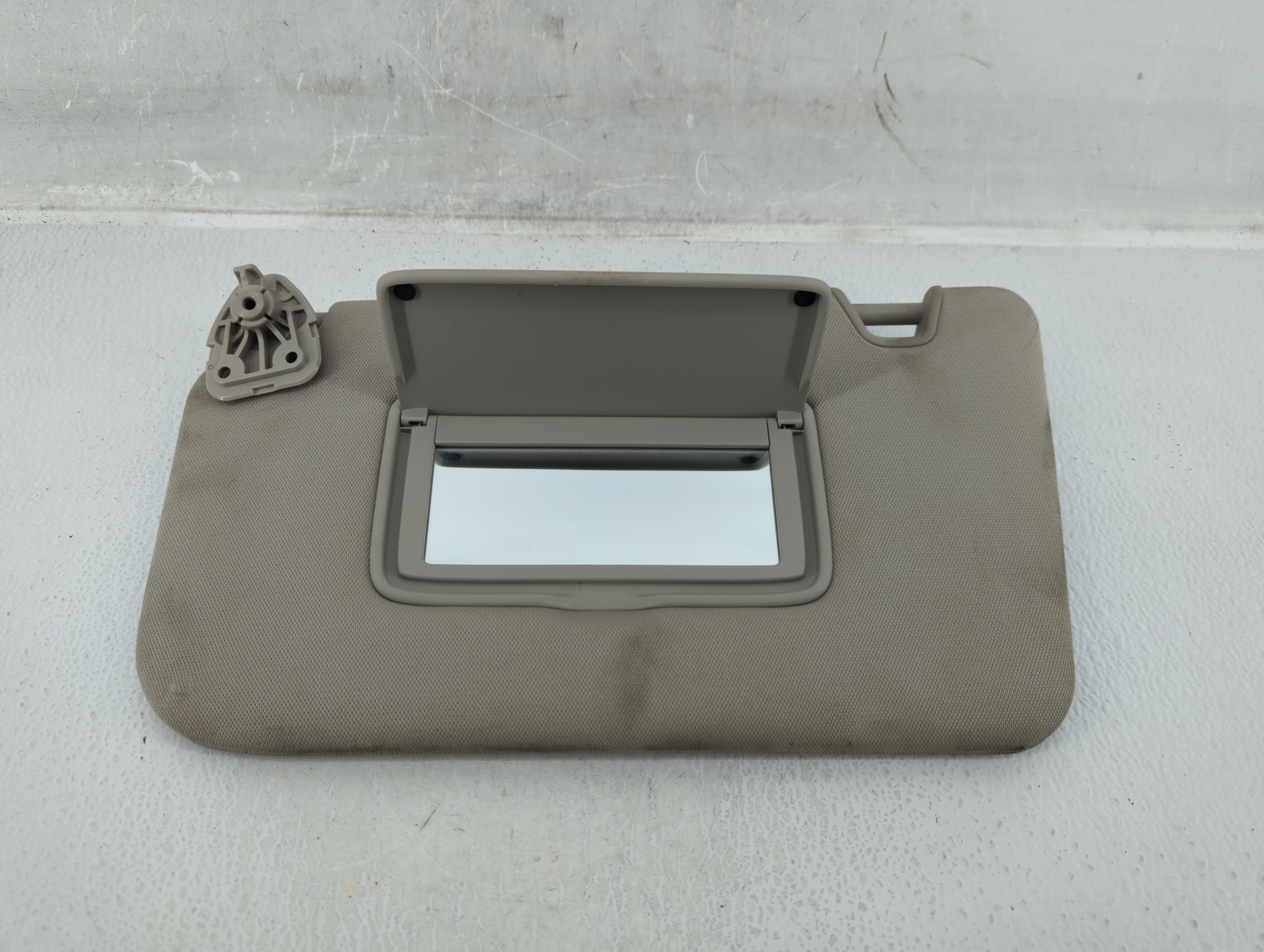 Picture of 2018-2020 Nissan Rogue Driver Sun Visor Mirror Left Sunvisor Gray 571002