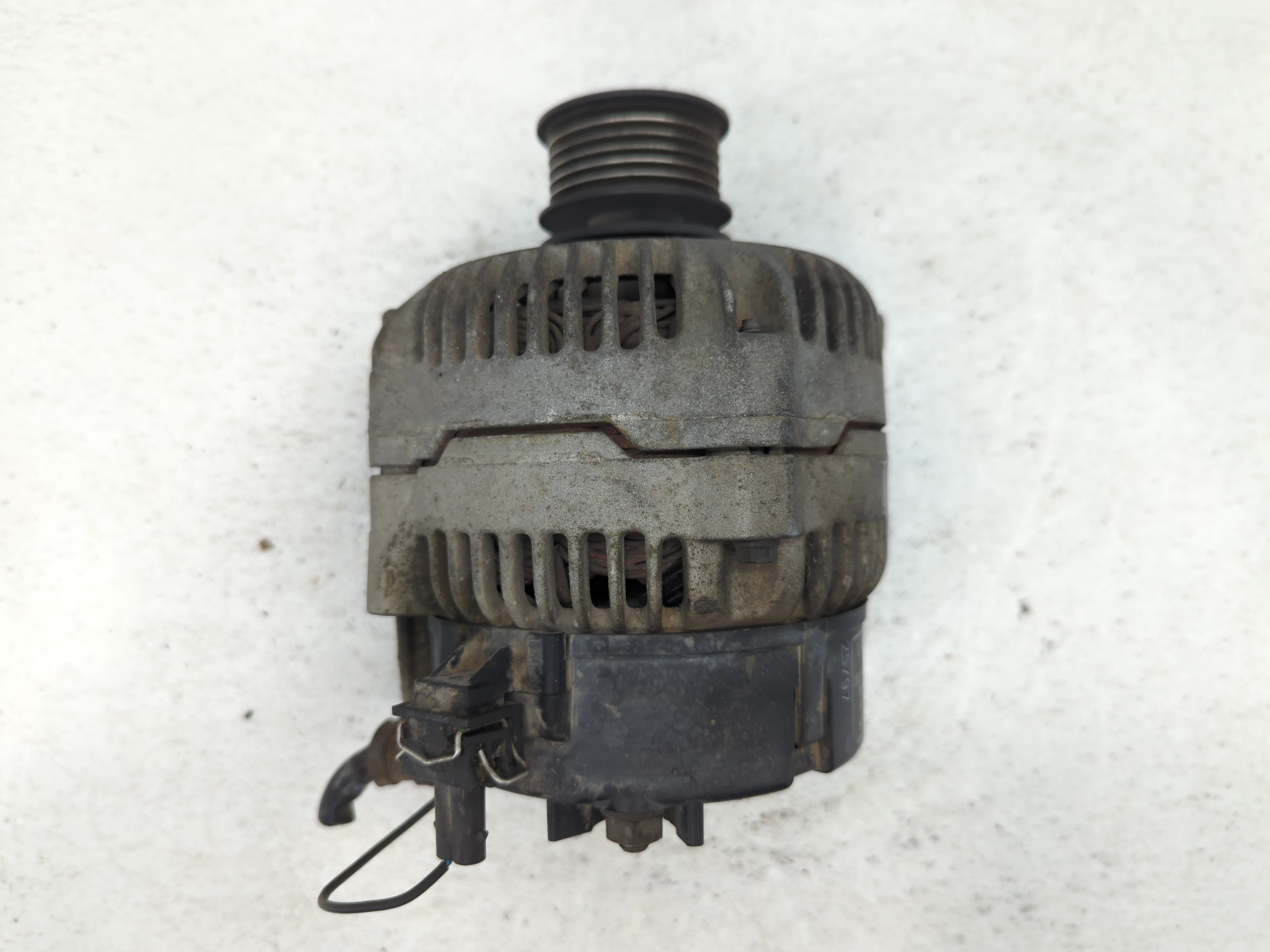 1992 Volkswagen Eurovan Alternator Generator Charging Assembly Engine Oem 572193 - Oemusedautoparts1.com