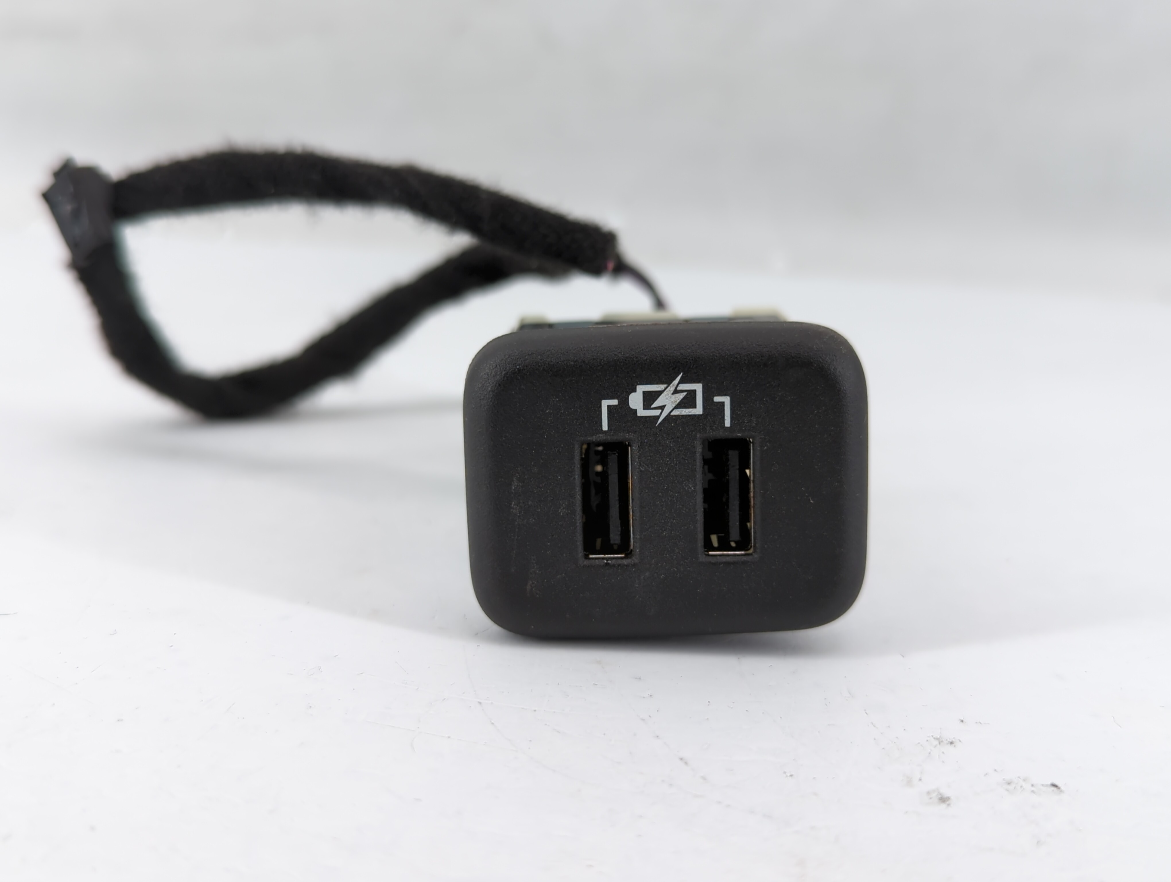 Picture of 2019 Chevrolet Equinox CONSOLE BACK DUAL USB CHARGER PORT 572898