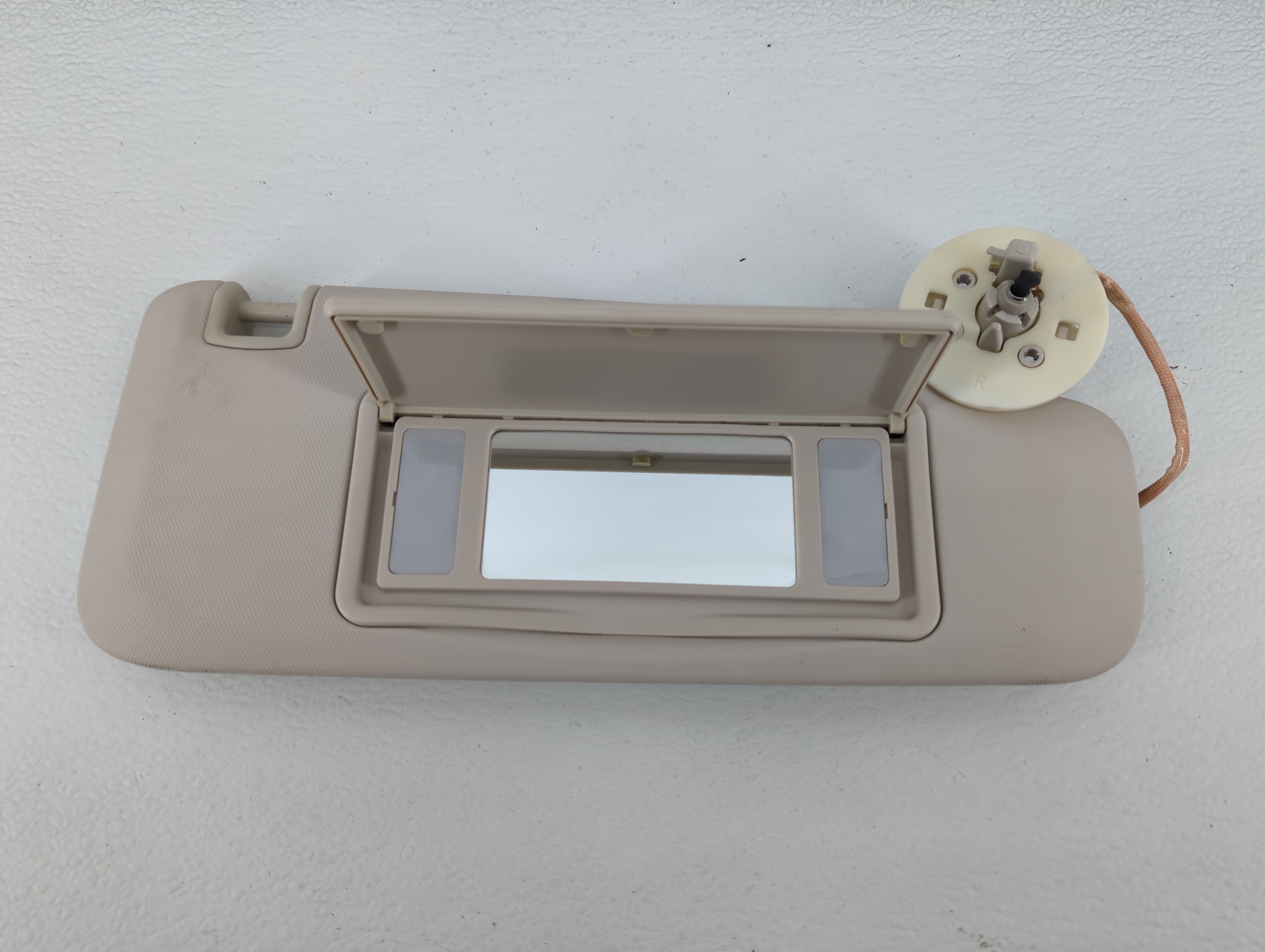 2017 Chevrolet Cruze Passenger Sun Visor Mirror Right Sunvisor Cream 575678 - Oemusedautoparts1.com