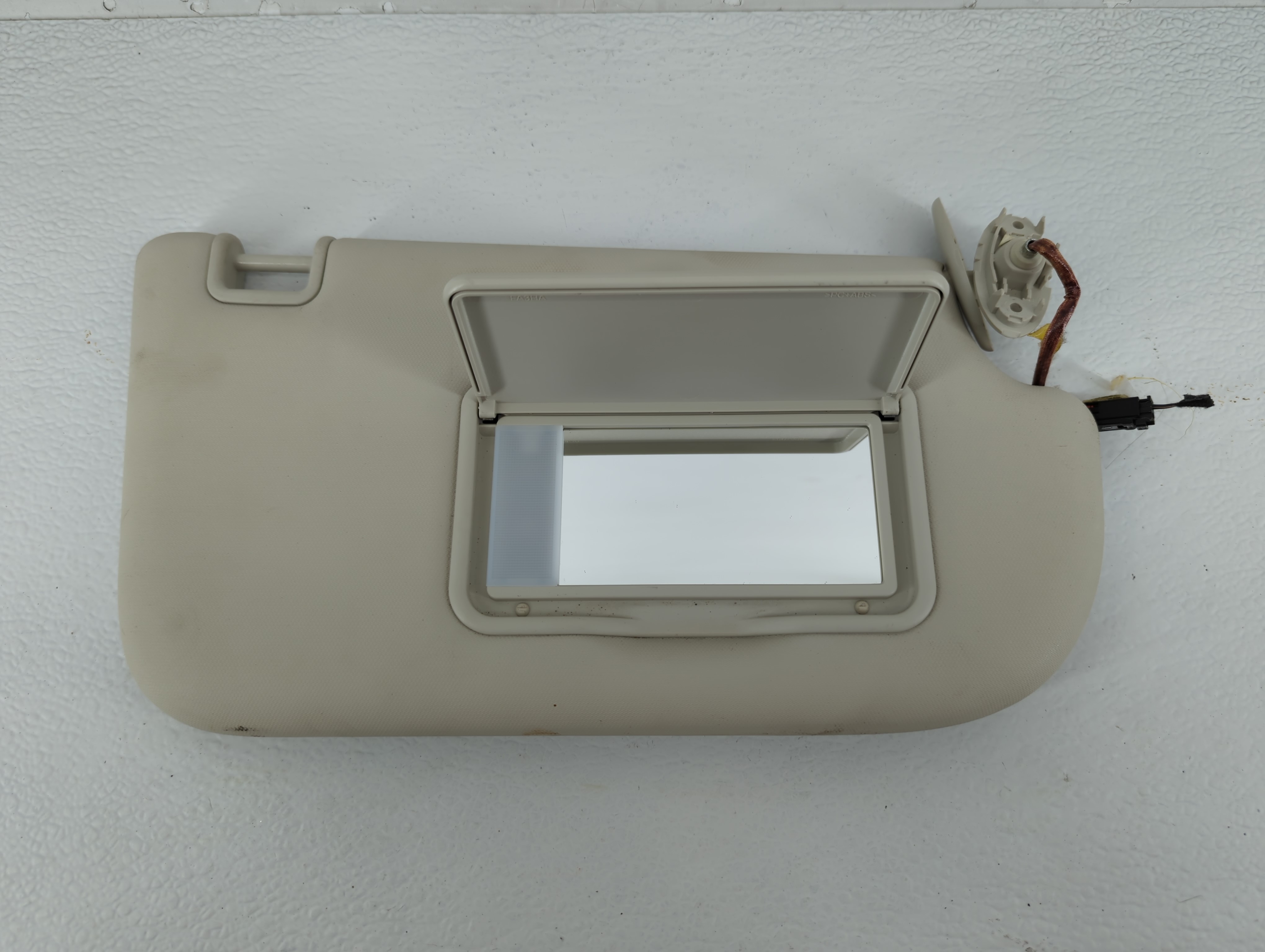 2013-2018 Ford Focus Passenger Sun Visor Mirror Right Sunvisor Ivory 575695 - Oemusedautoparts1.com