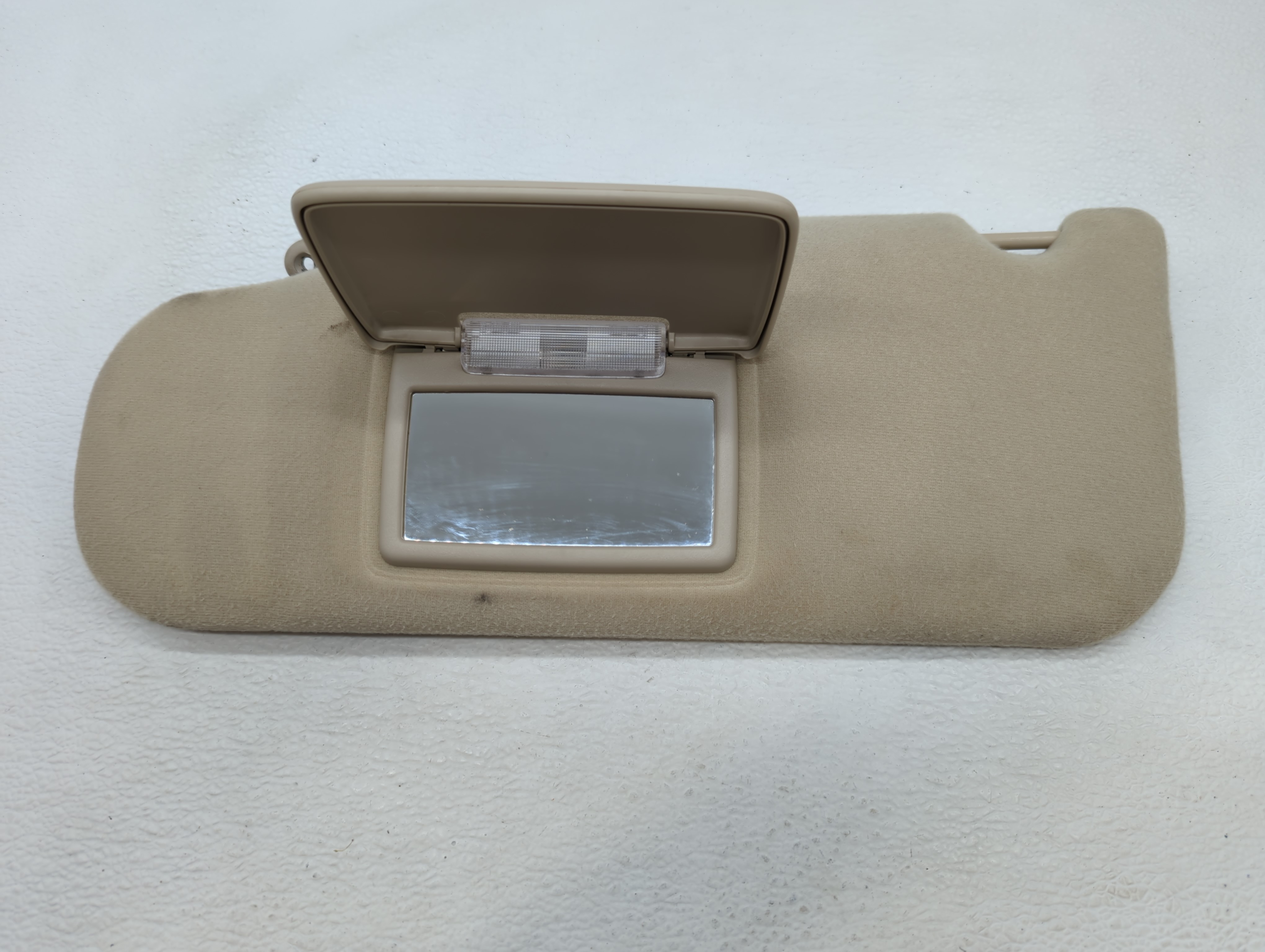 2011 Mitsubishi Endeavor Driver Sun Visor Mirror Left Sunvisor Beige 575801 - Oemusedautoparts1.com