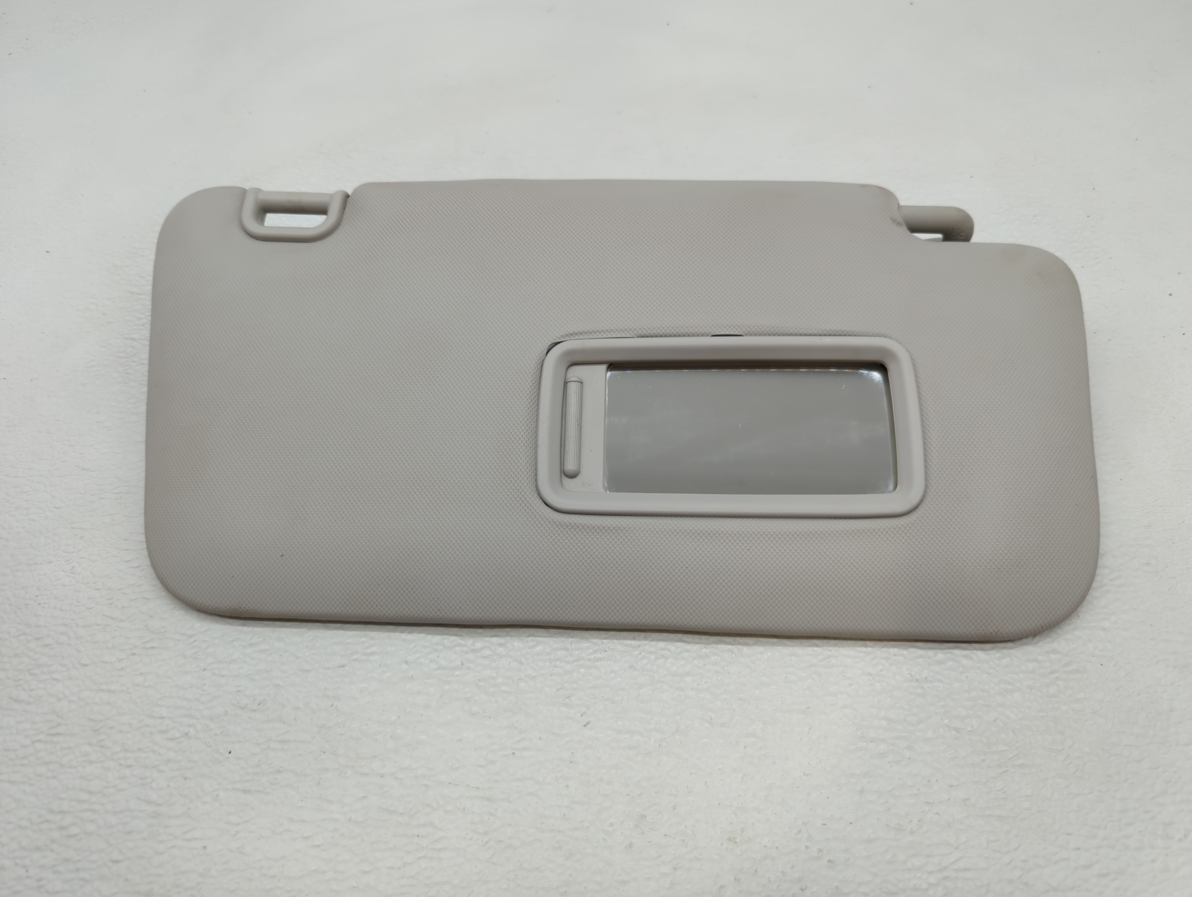 2009 Subaru Forester Passenger Sun Visor Mirror Right Sunvisor Light Gray 575986 - Oemusedautoparts1.com