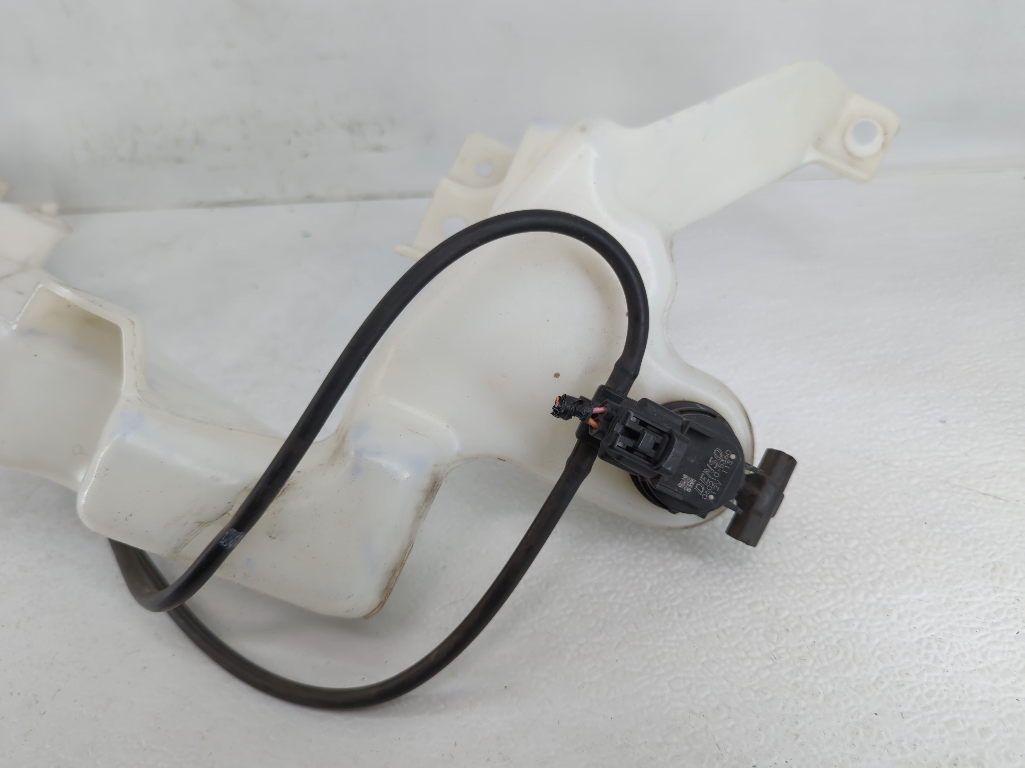 Picture of 2015-2016 Honda Cr-v Windshield Washer Fluid Reservoir Bottle Oem 576140