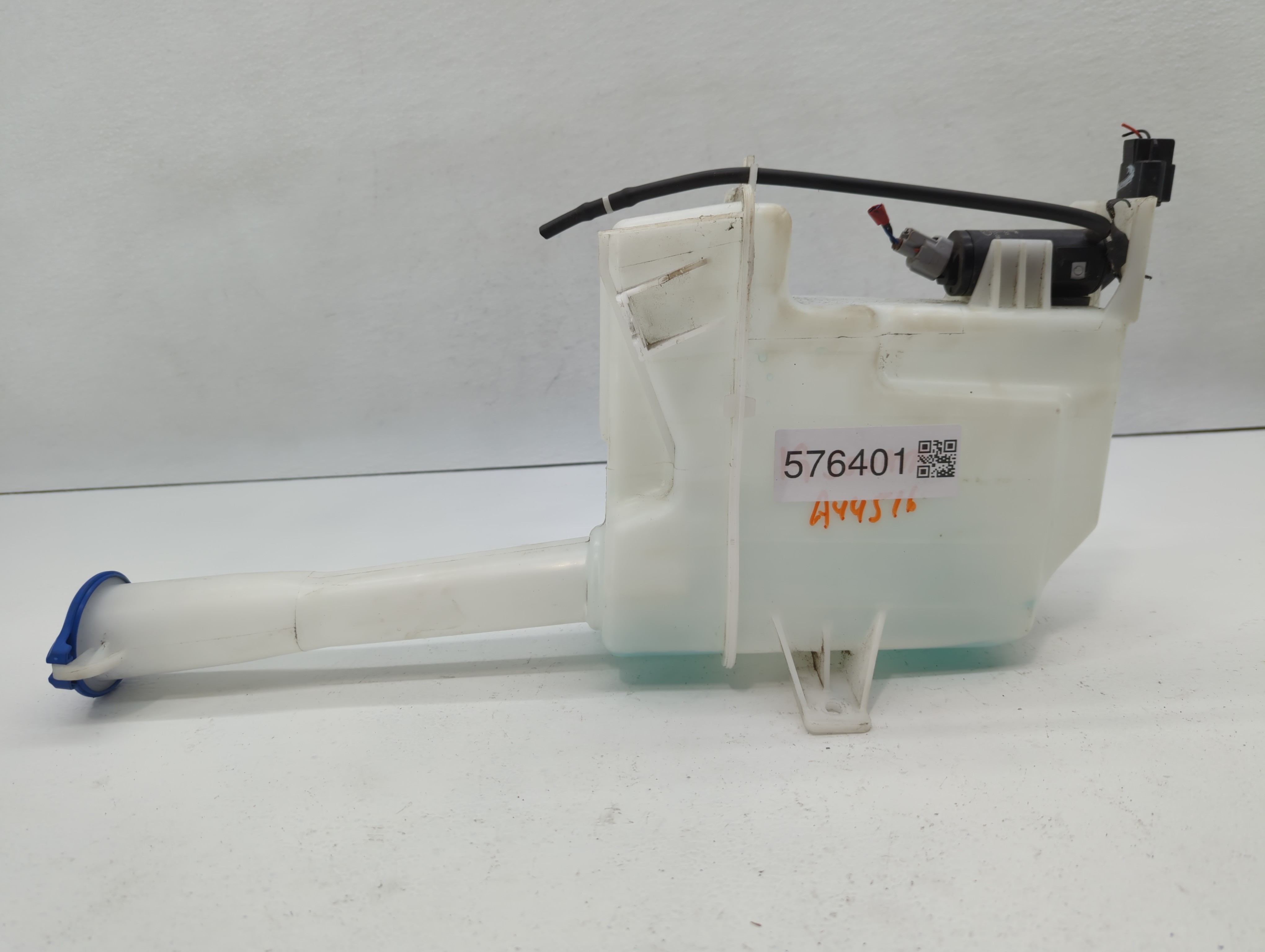 Picture of Honda Accord Windshield Washer Fluid Reservoir Bottle Oem 576401