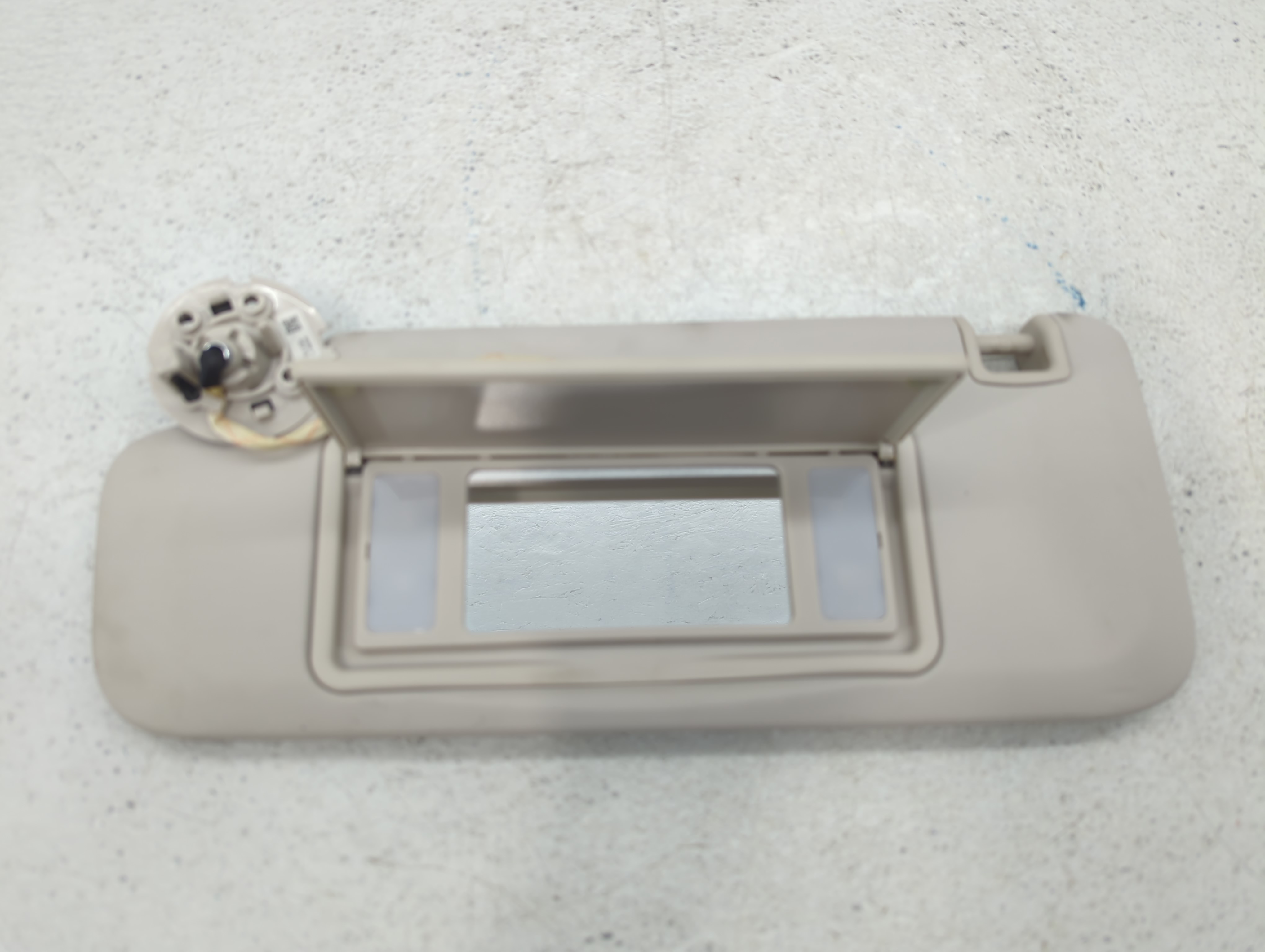 2018 Chevrolet Cruze Driver Sun Visor Mirror Left Sunvisor Ivory 578786 - Oemusedautoparts1.com
