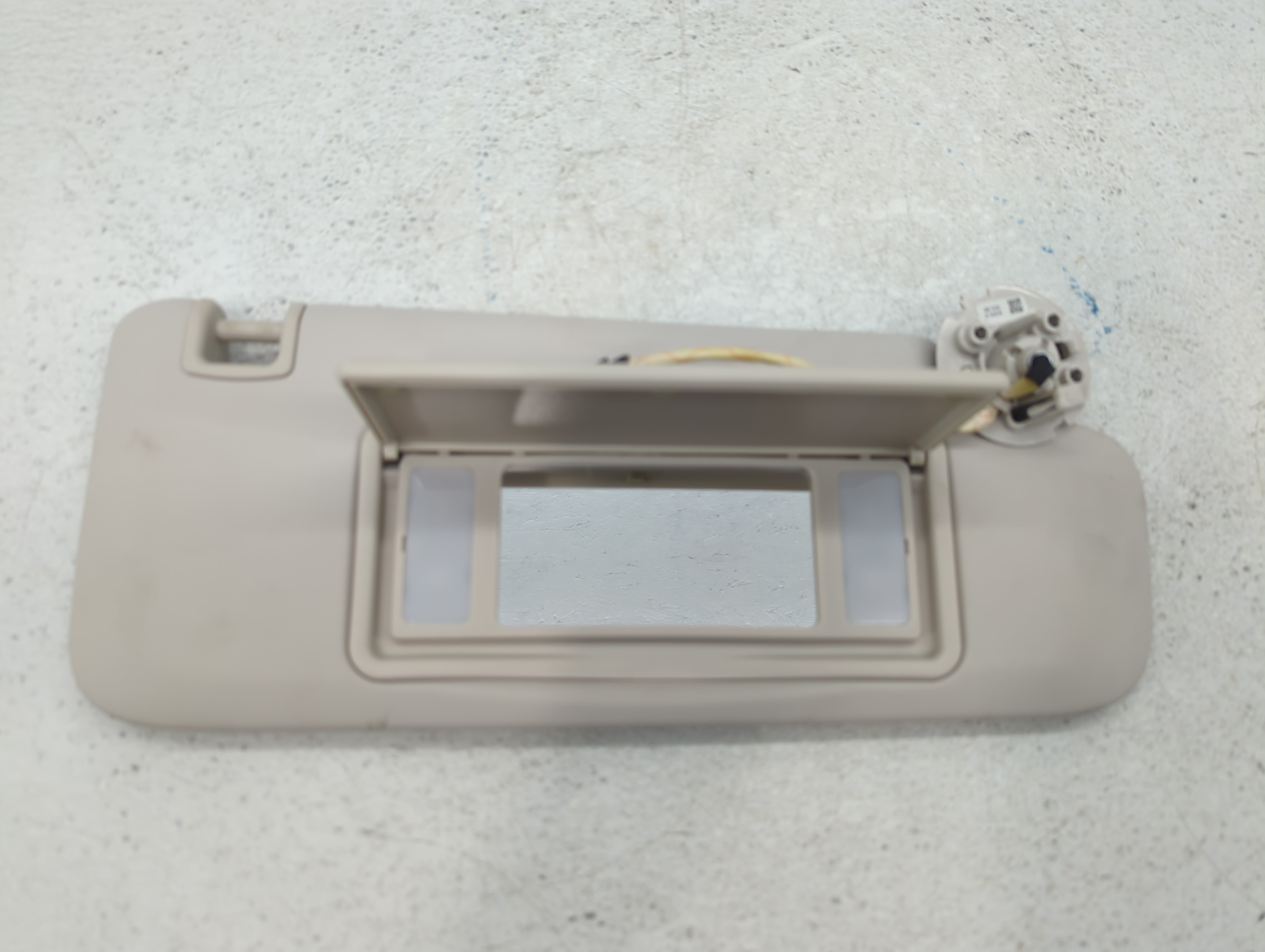 2018 Chevrolet Cruze Passenger Sun Visor Mirror Right Sunvisor Cream 578787 - Oemusedautoparts1.com