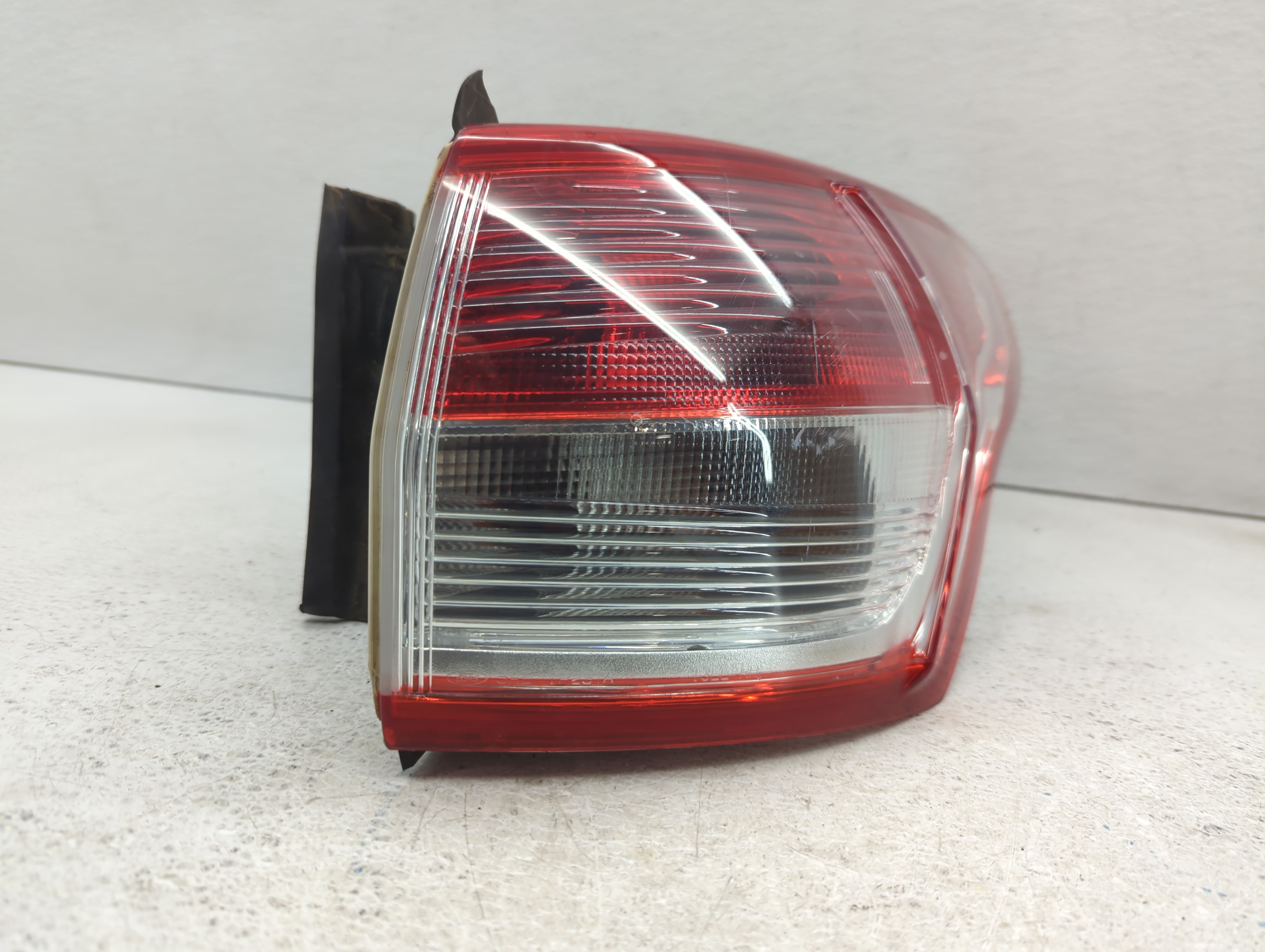 Picture of 2008-2012 Ford Escape Passenger Right Side Tail Light Taillight Oem 579033