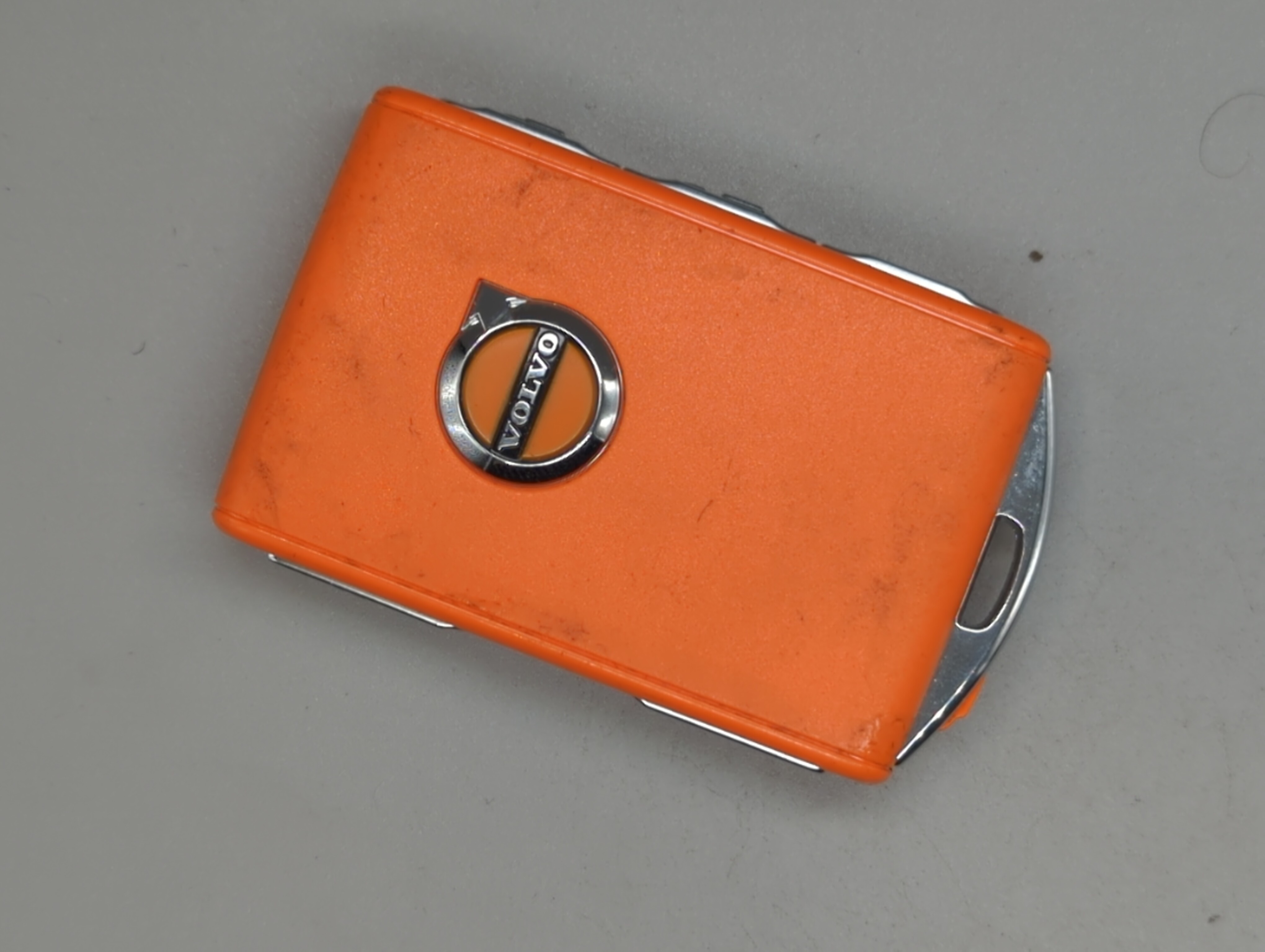 Picture of Volvo Keyless Entry Remote Fob YG0HUF8423MS | YGOHUF8423MS 32279979 4 buttons