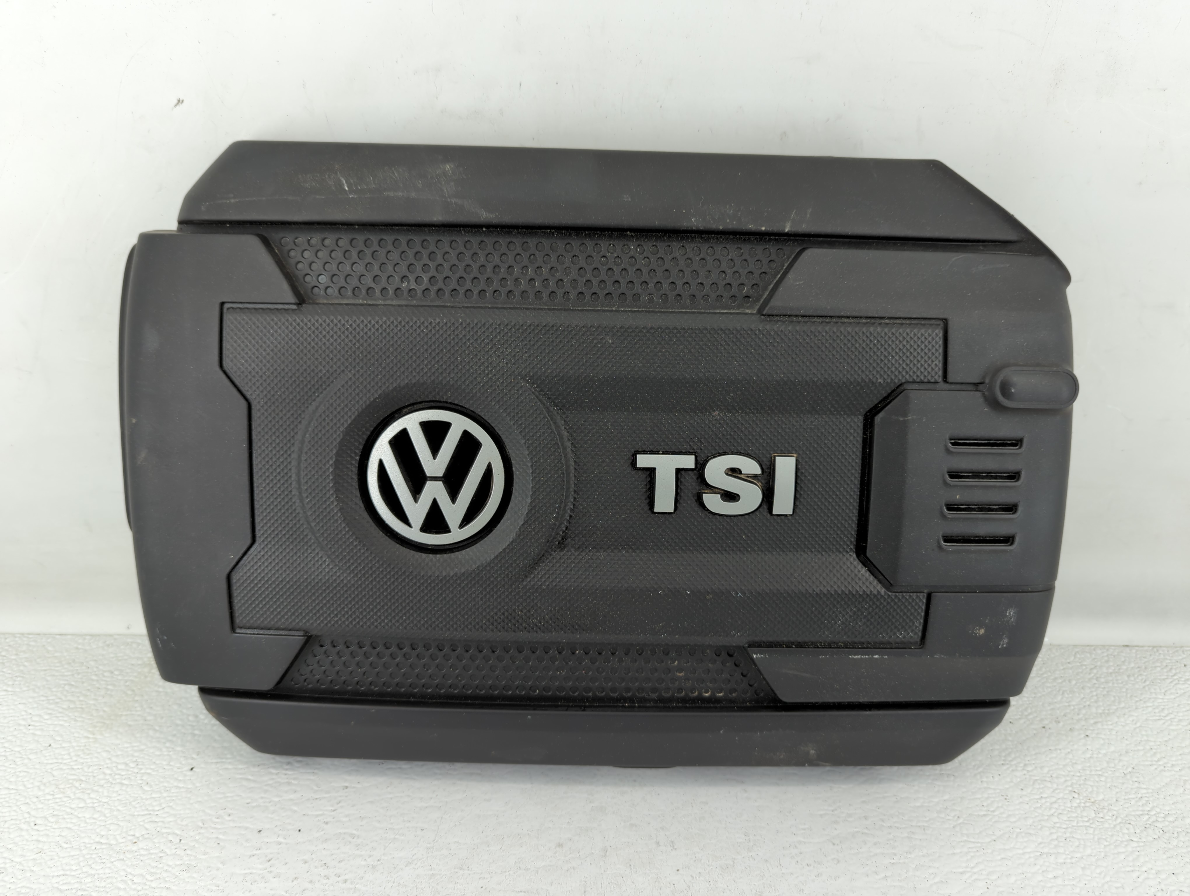 Picture of 2015 Volkswagen Jetta Engine Cover 579778