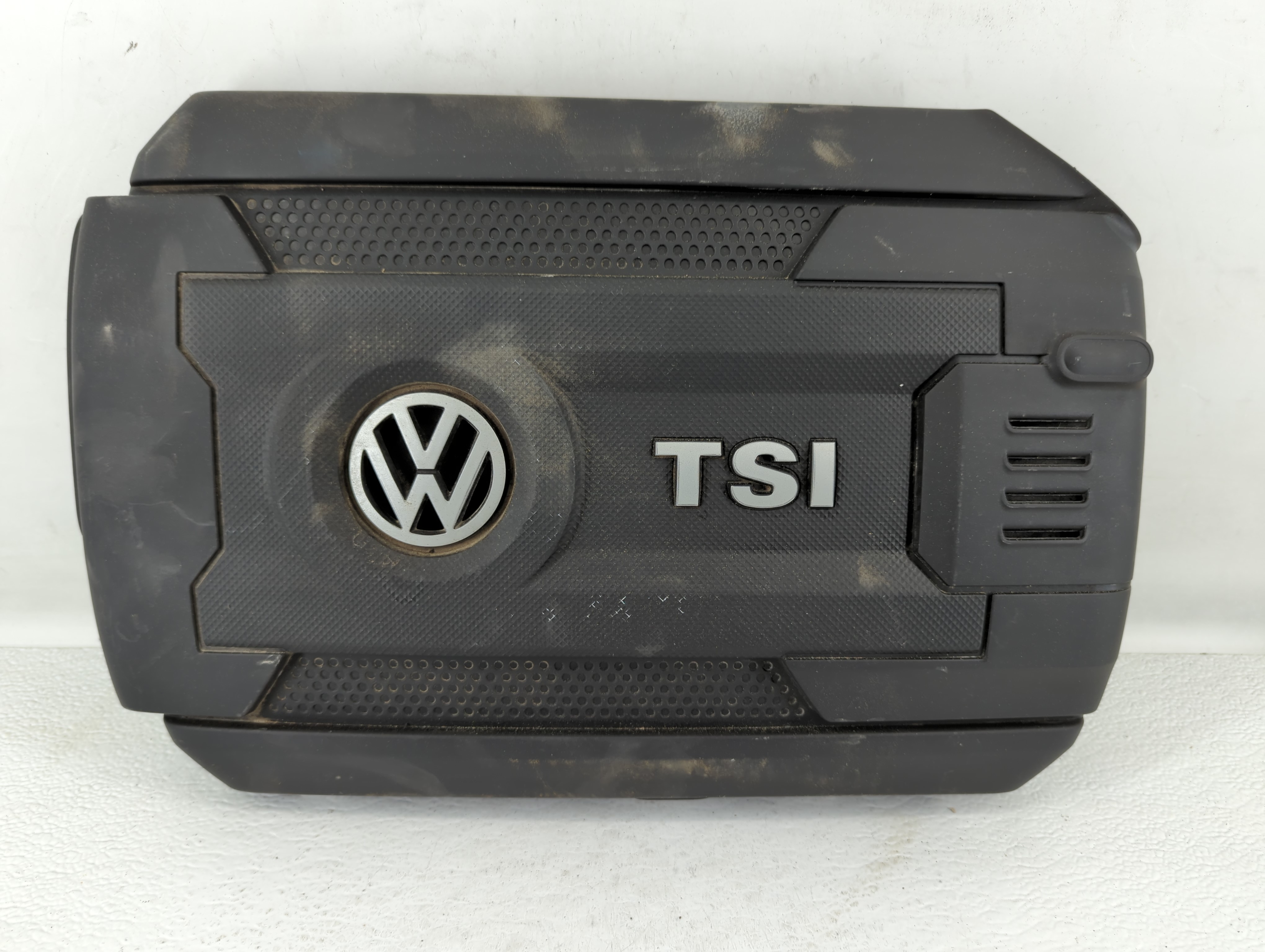 Picture of 2016 Volkswagen Jetta Engine Cover 579946