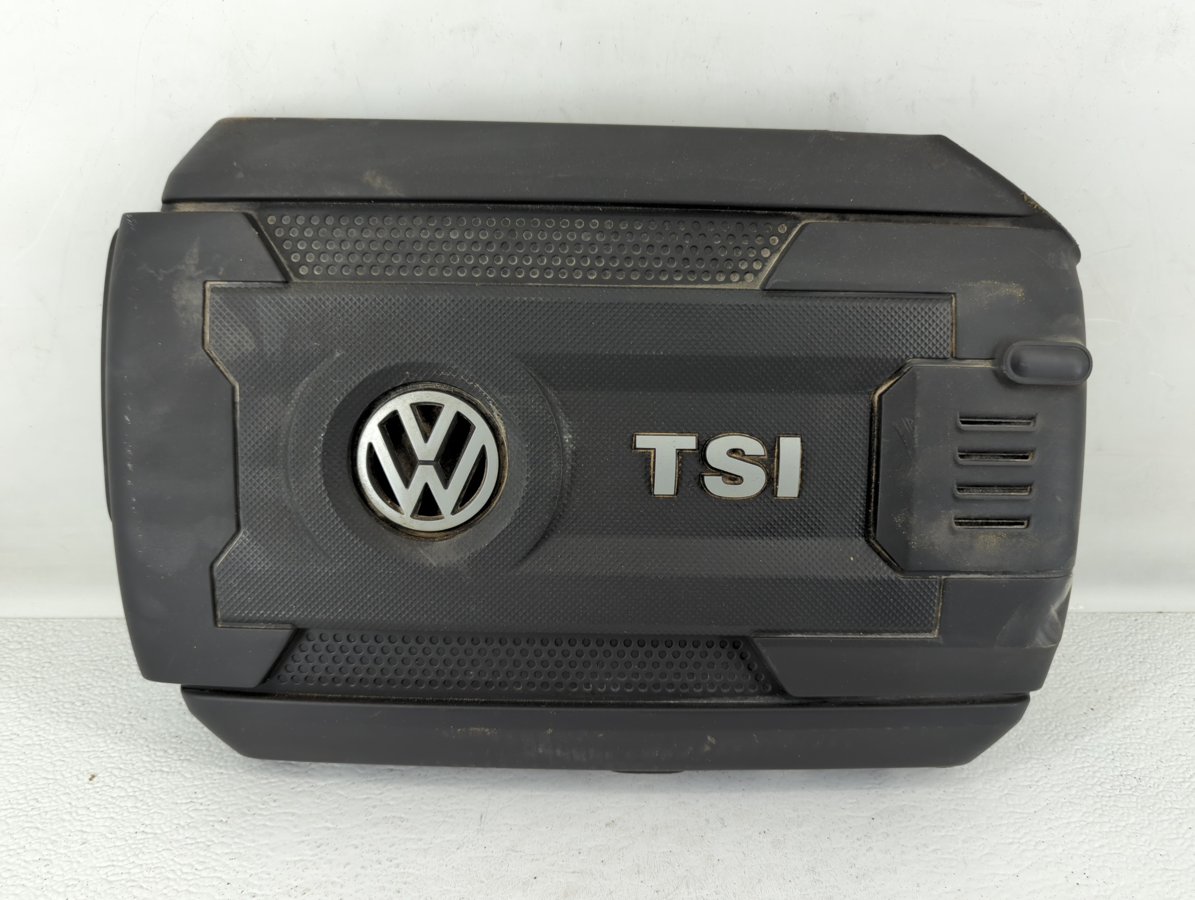 Picture of 2016 Volkswagen Jetta Engine Cover 579949