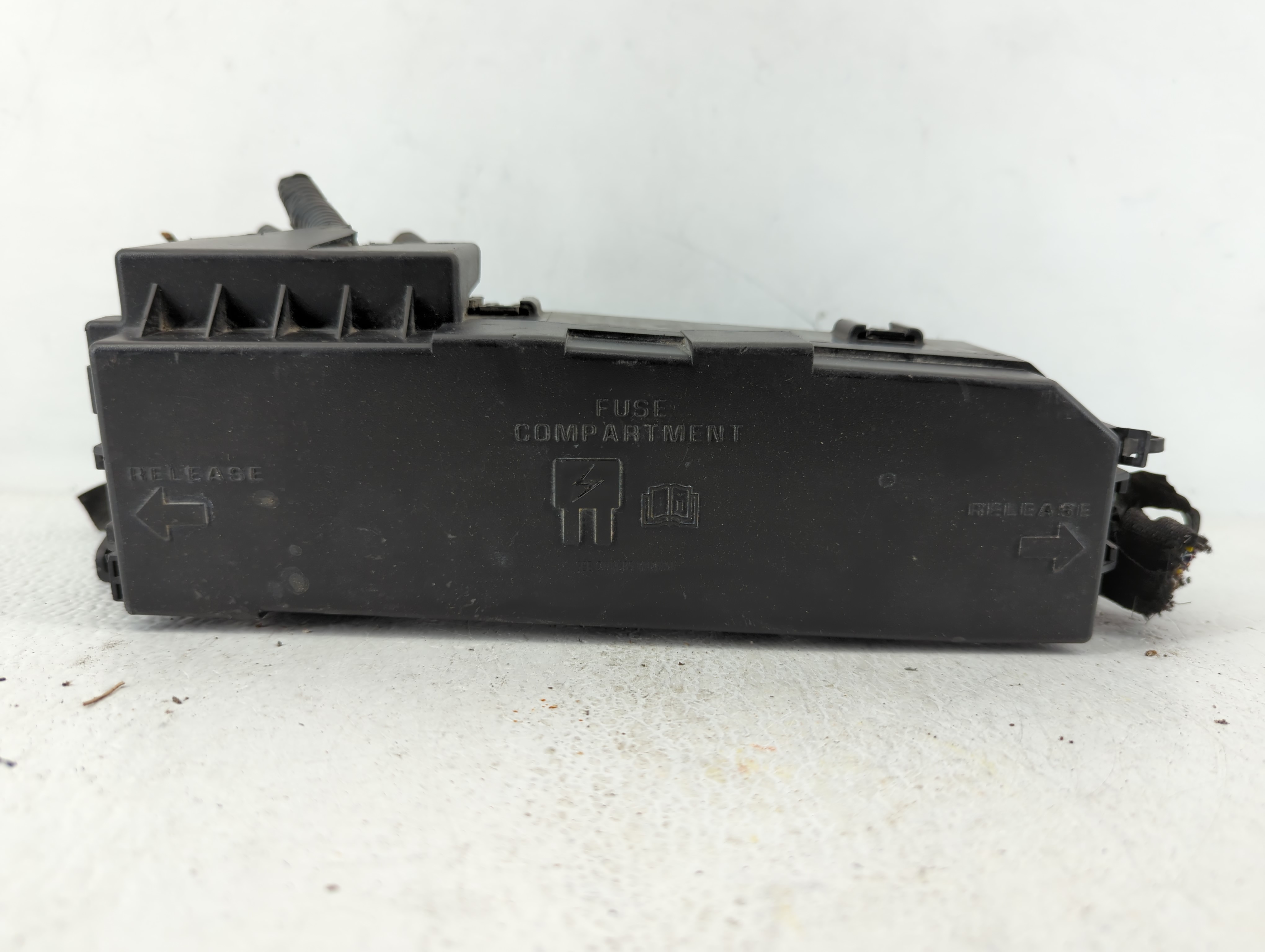 2010-2010 Ford Escape Fusebox Fuse Box Relay Module 584487 - Oemusedautoparts1.com