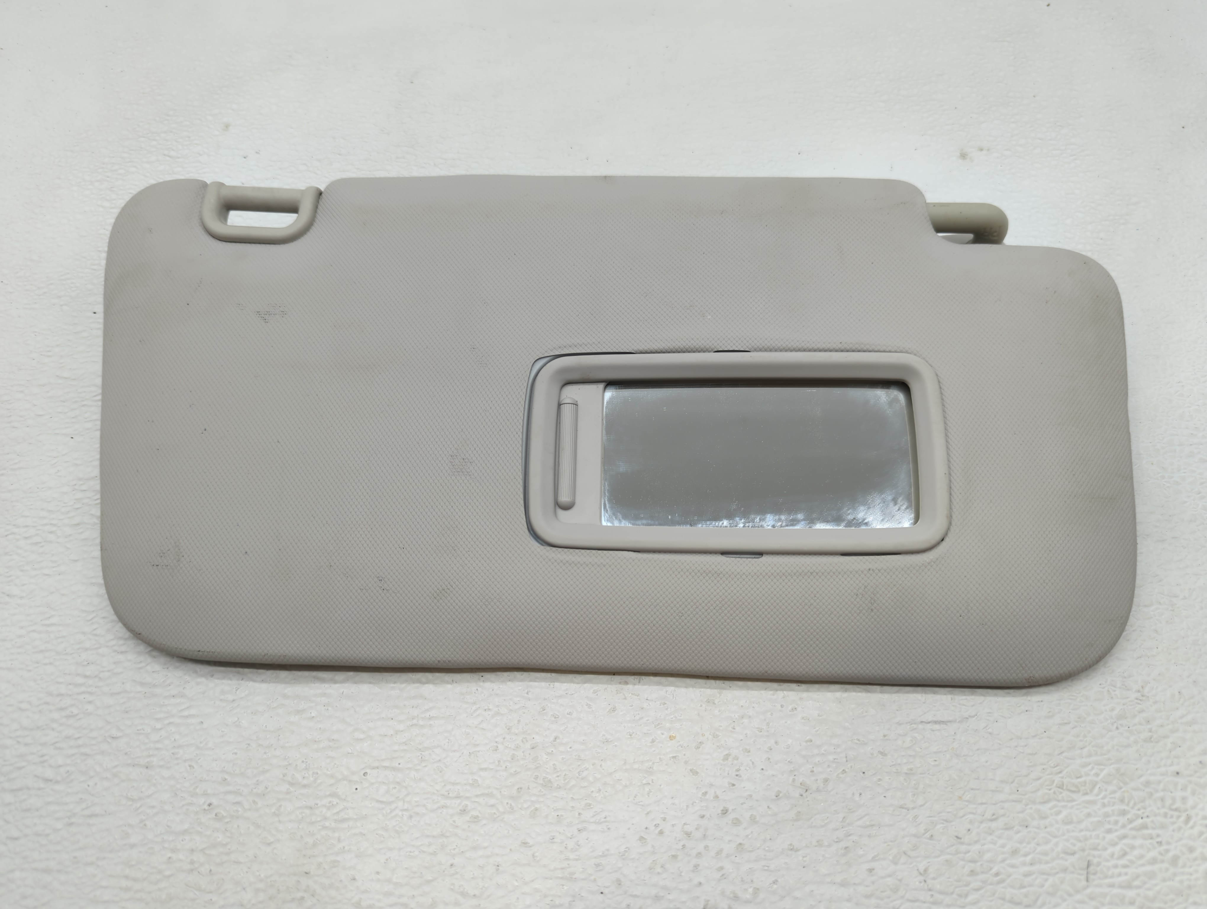 2009 Subaru Forester Passenger Sun Visor Mirror Right Sunvisor Ivory 585274 - Oemusedautoparts1.com