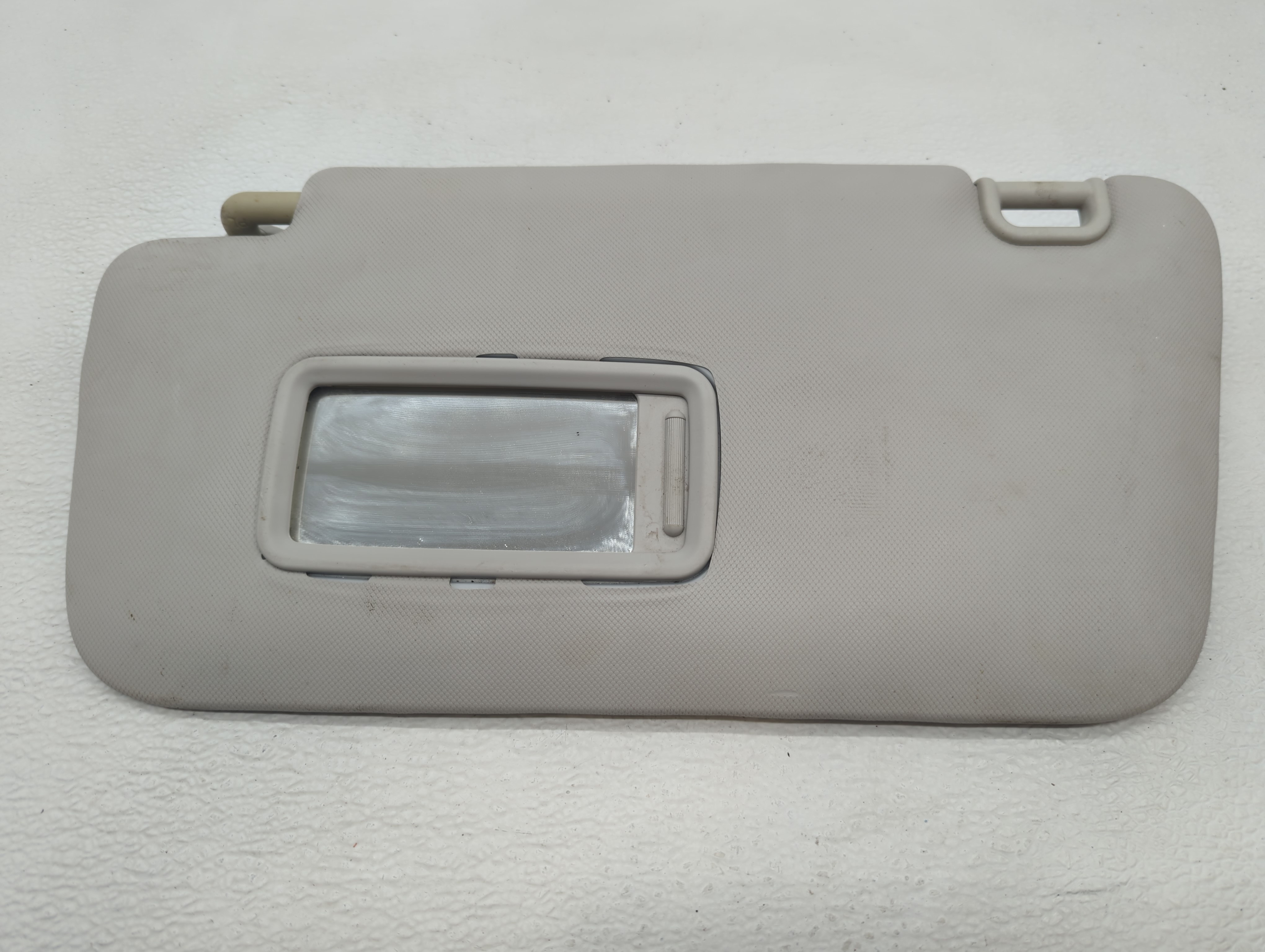 2009 Subaru Forester Driver Sun Visor Mirror Left Sunvisor Ivory 585375 - Oemusedautoparts1.com