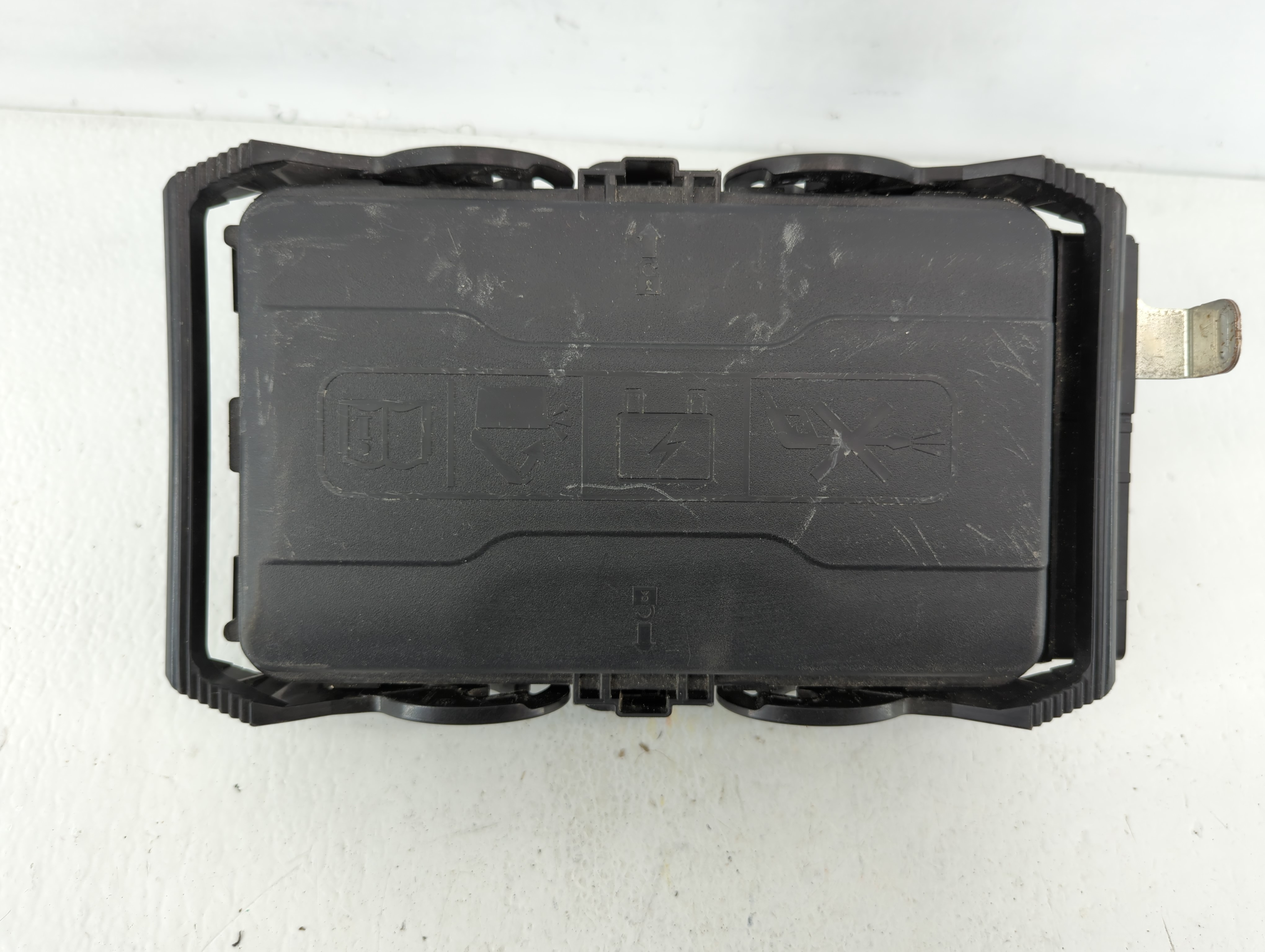 Picture of 2022 Chevrolet Malibu Fusebox Fuse Box Relay Module 84950507_01 585521