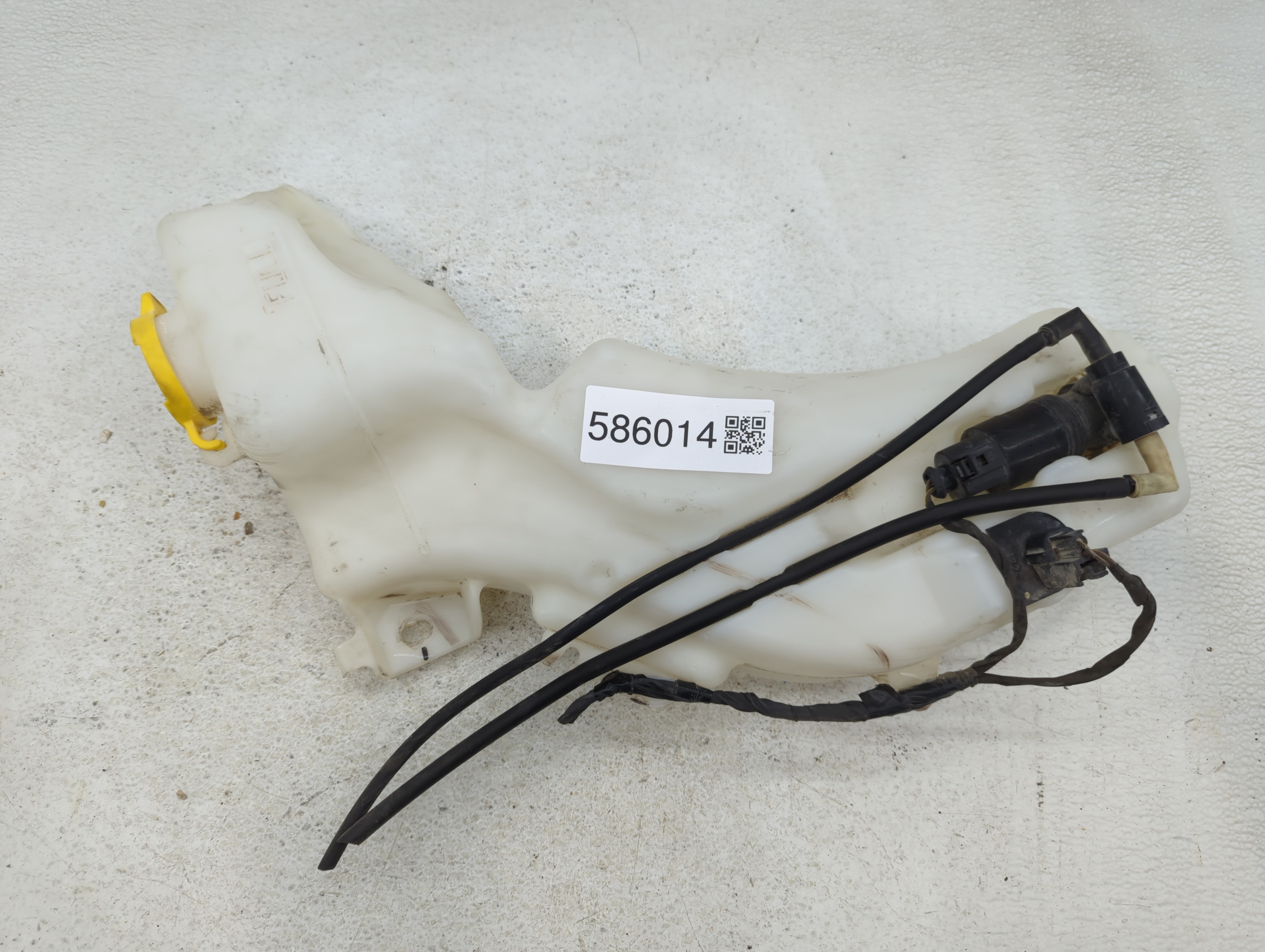2018 Dodge Journey Windshield Washer Fluid Reservoir Bottle Oem 586014 - Oemusedautoparts1.com