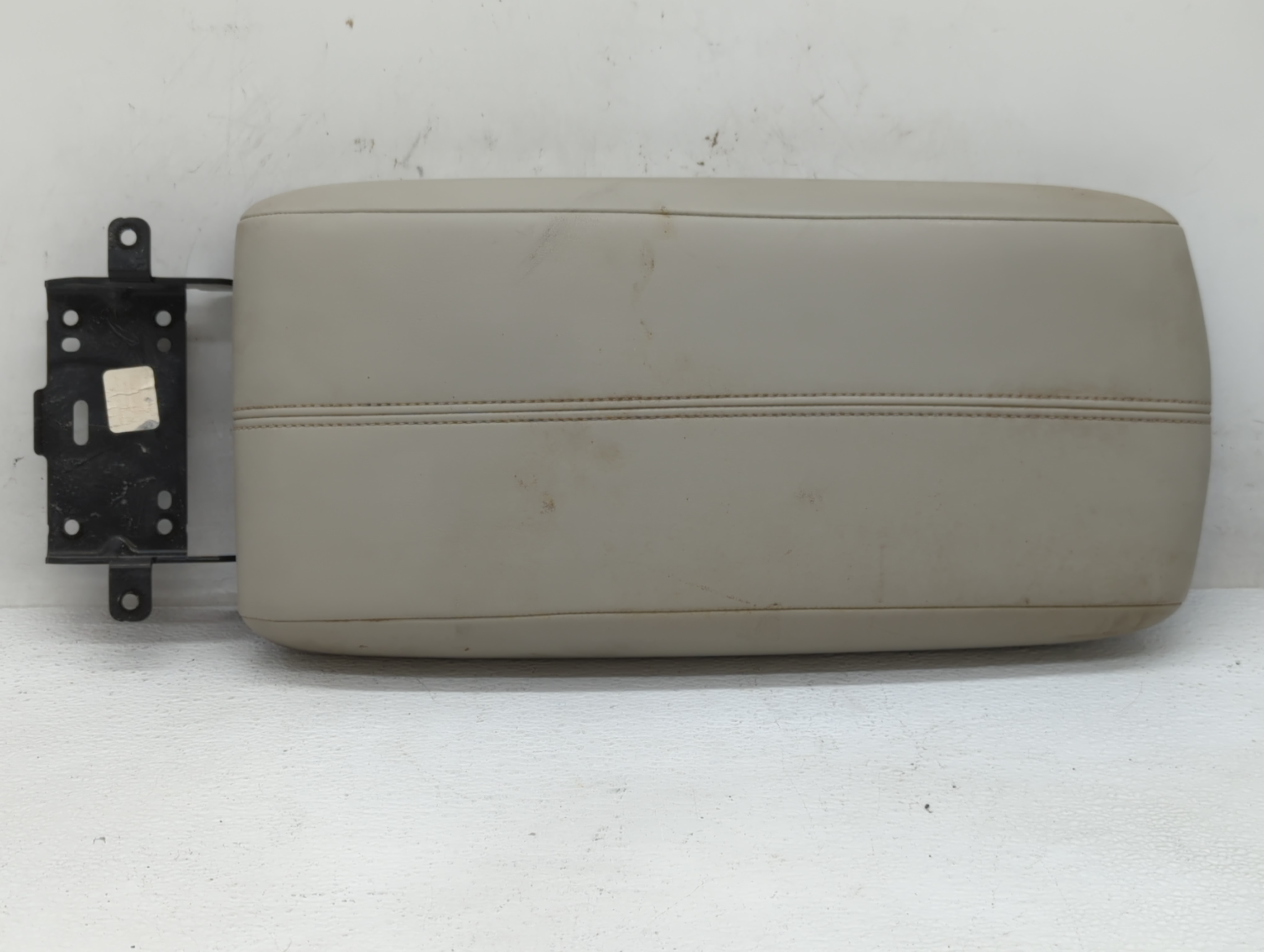Dodge Journey Center Console Armrest Cover Lid Cream 589319 - Oemusedautoparts1.com
