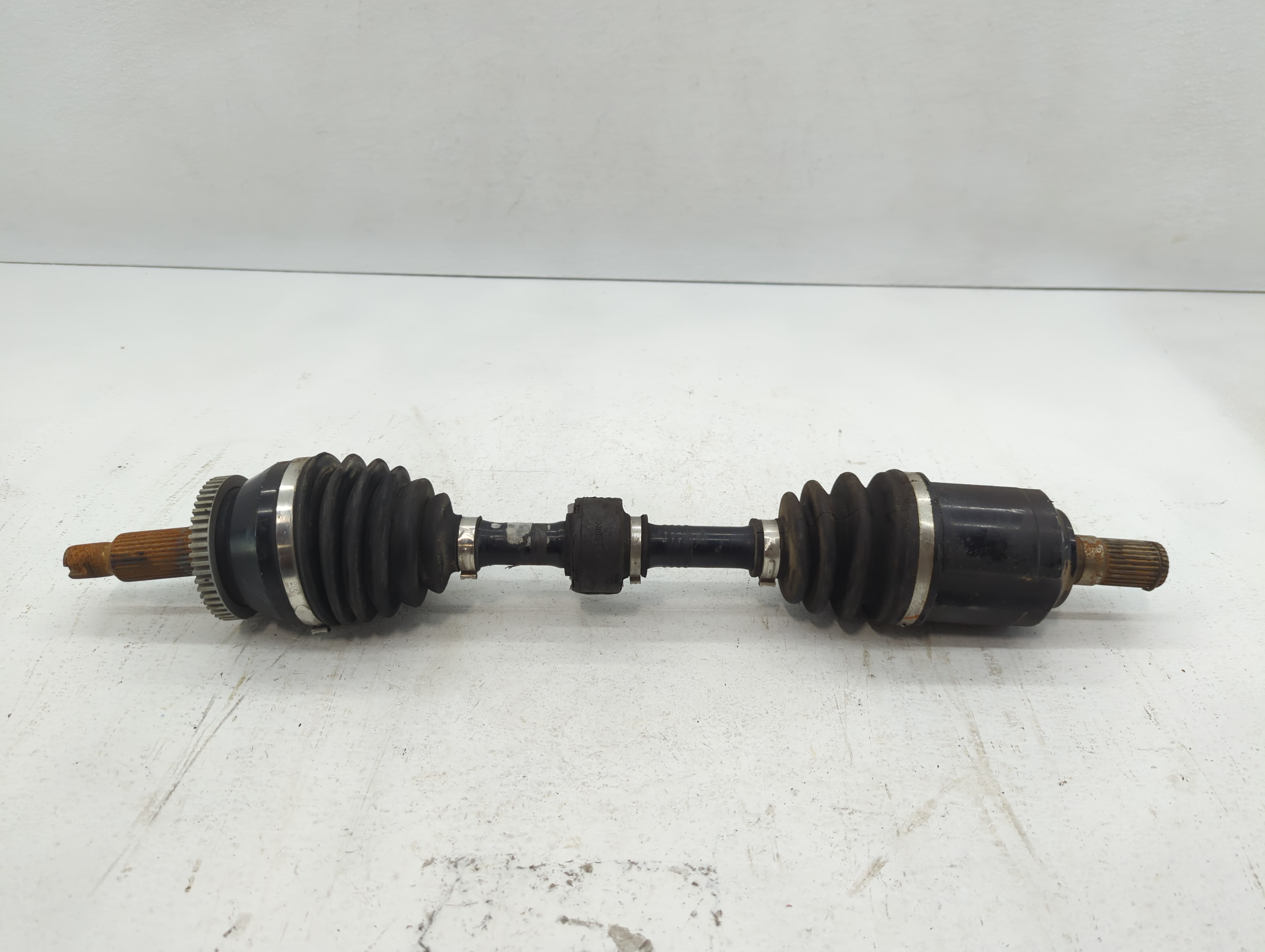 2015 Kia Sorento Axle Shaft Front Driver Cv C/v 590528 - Oemusedautoparts1.com