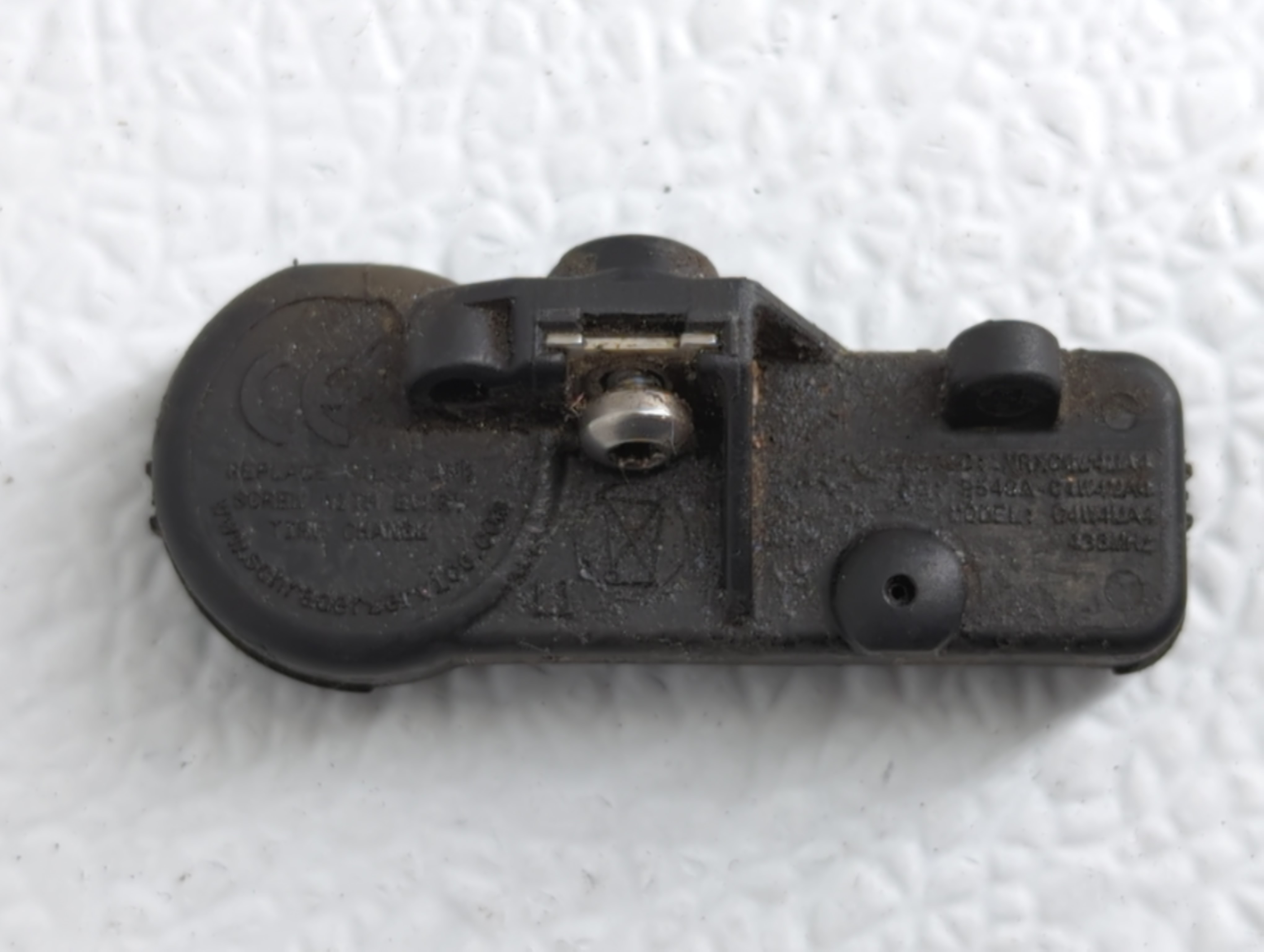 2014 Dodge Charger Tire Pressure Monitoring System Sensor Tpms 590596 - Oemusedautoparts1.com