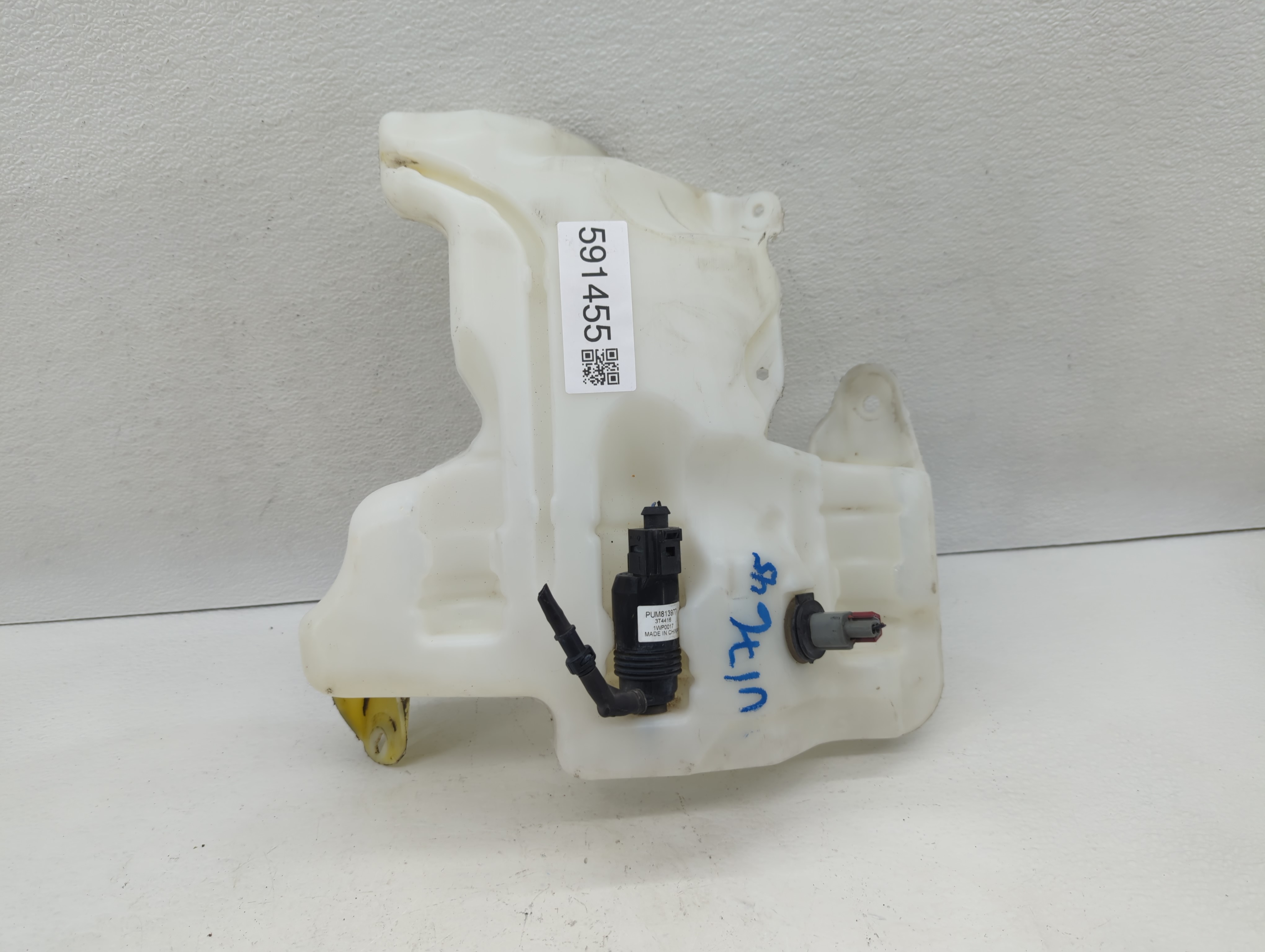 2017-2021 Chevrolet Malibu Windshield Washer Fluid Reservoir Bottle Oem 591455 - Oemusedautoparts1.com