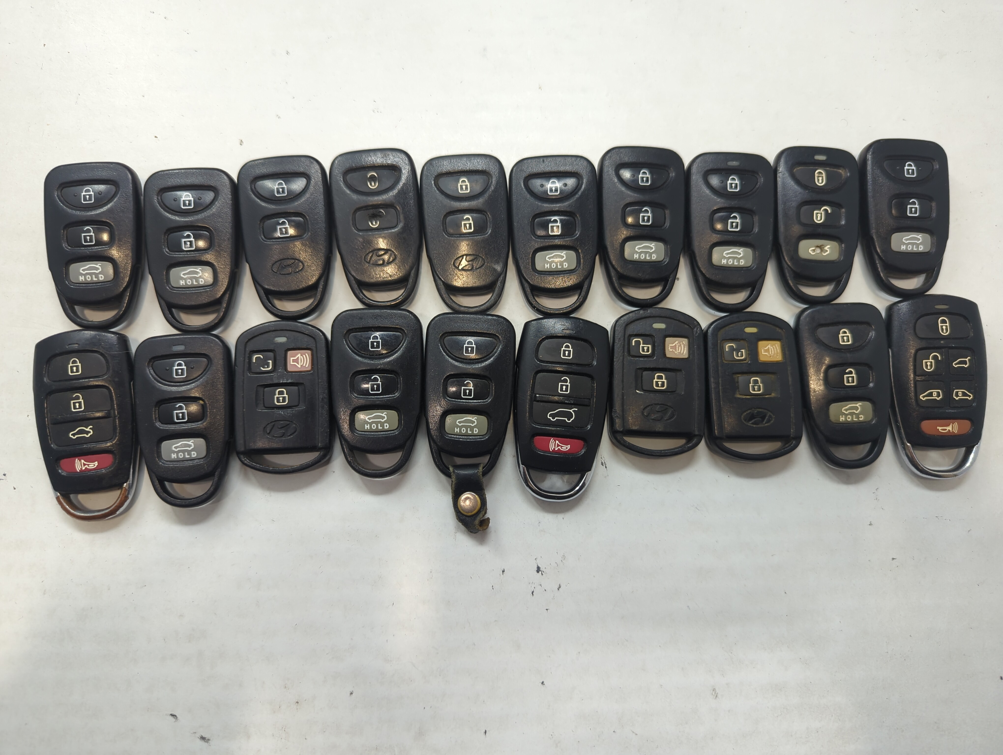 Lot of 20 Hyundai Keyless Entry Remote Fob MIXED FCC IDS MIXED PART 591498 - Oemusedautoparts1.com